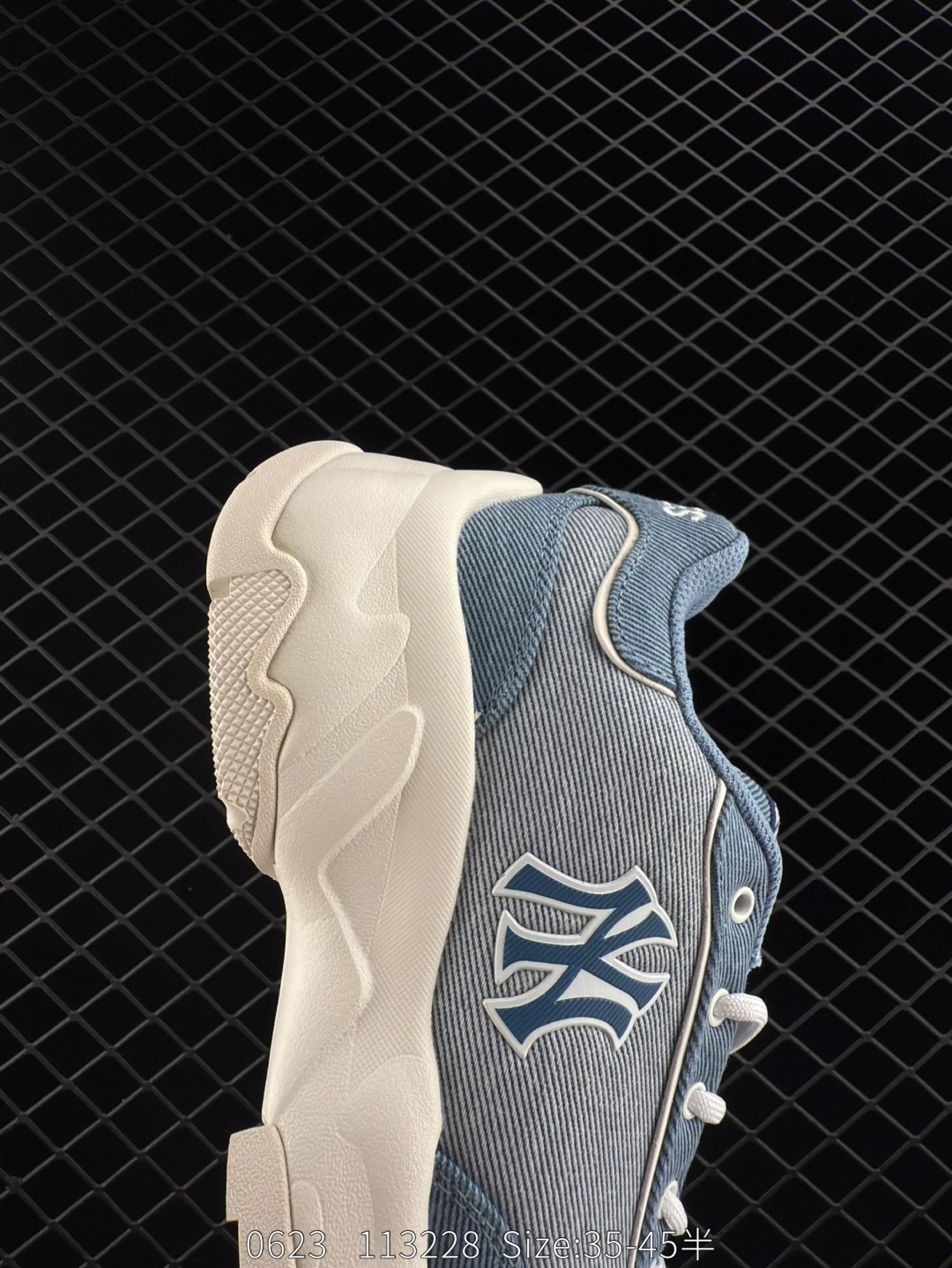 💰240
✅MLB 复古风格美国职业棒球大联盟 Bigball Chunky DENIM 系列 复古增高休闲老爹鞋  
货号：3ASHD075N（GP101）
尺码：35.5 36 36.5 37.5 38 38.5 39 40 40.5 41 42 42.5 43 44 45
编码：113228