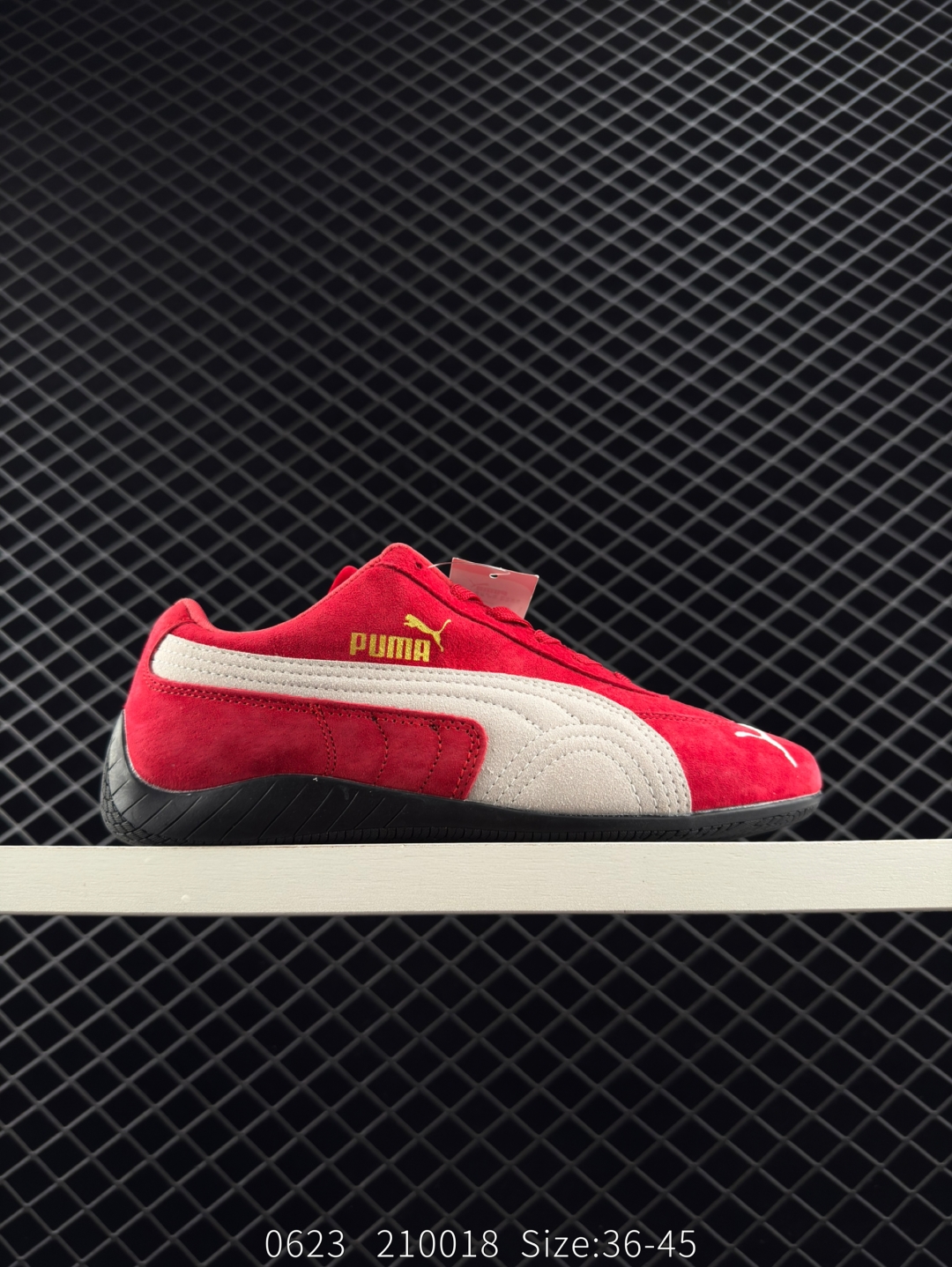 🈴💰190
彪马 Puma Speedcat Og+ Sparco 防滑耐磨
支持侧踏时的踏步工作 
即使在健身房等使用环境中也能确保透气性 
像吸盘一样的设计是为了提高体育馆表面的抓地力性能
官方货号：401603 02
尺码：36-45
编码：210018