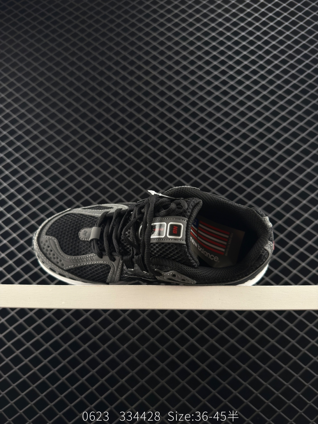 💰240
✅New Balance M1906系列 复古单品宝藏老爹鞋款 复古元素叠加 质感超级棒 楦版型材料细节做工精细 作为NB最经典的档案鞋型之一 与2002一样,1906有着NB最成熟的技术加持和复古款式,而本次推出的版本参照2002r的定位,相信会在性价两端做出权衡。单从造型上来看,依旧是vibe风格,味道很正,细节也很酷,这双1906r无疑必能打入复古跑鞋爱好者的年度鞋款名录
官方货号:U1906RCB
尺码:36 37 37.5 38 38.5 39.5 40 40.5 41.5 42 42.5 43 44 45
编码:334428
