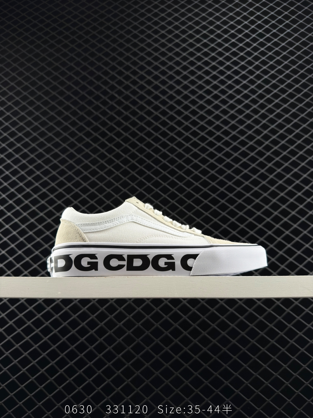 💰220
小红书爆款 正确版出货‼️
Comme des Garcons x Vans Slip-On
CDG 川久保玲万斯联名限定 高端支线
满印涂鸦 低帮休闲帆布鞋
原鞋开发 EVB钢印 双尾布尾条 白色大底 不喜欢系带的朋友别错过!
尺码:35 36 36.5 37 38 38.5 39 40.5 41 42 42.5 43 44
编码:331120