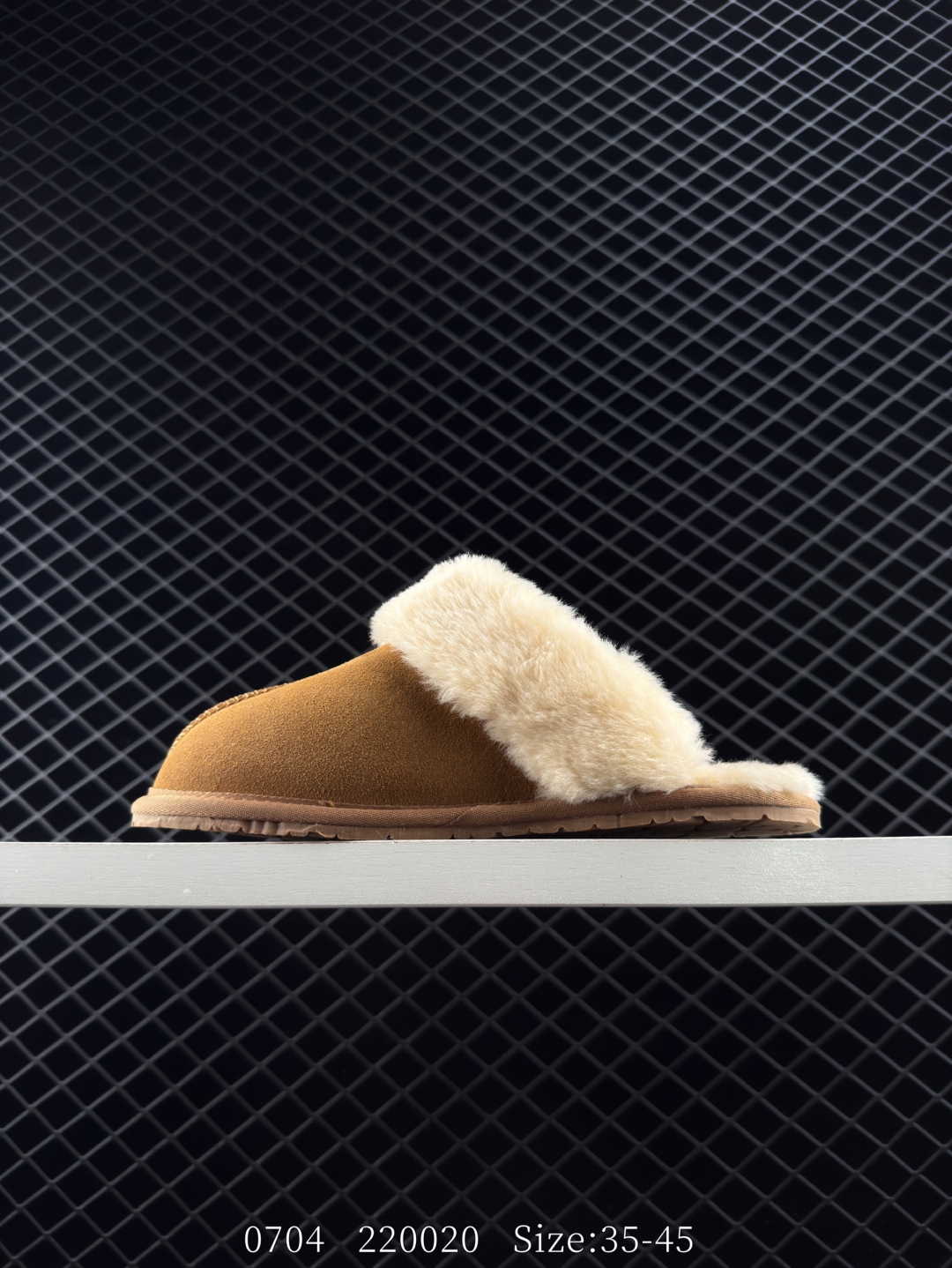 💰198
UGG Scuffette II 绒面 时尚凉拖 男女款 棕色
货号：W/1106872
尺码：35-45
编码：220020