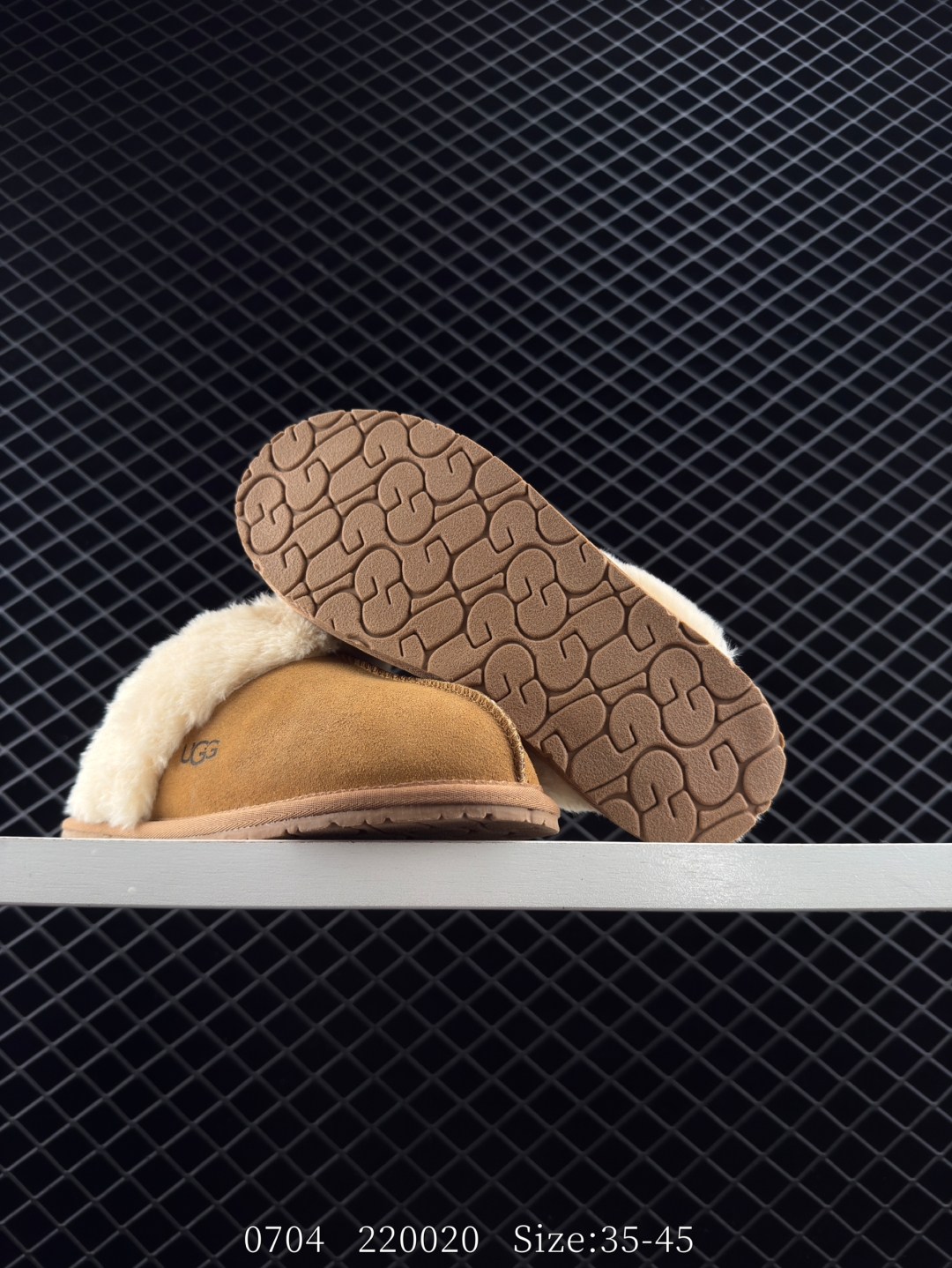 💰198
UGG Scuffette II 绒面 时尚凉拖 男女款 棕色
货号：W/1106872
尺码：35-45
编码：220020