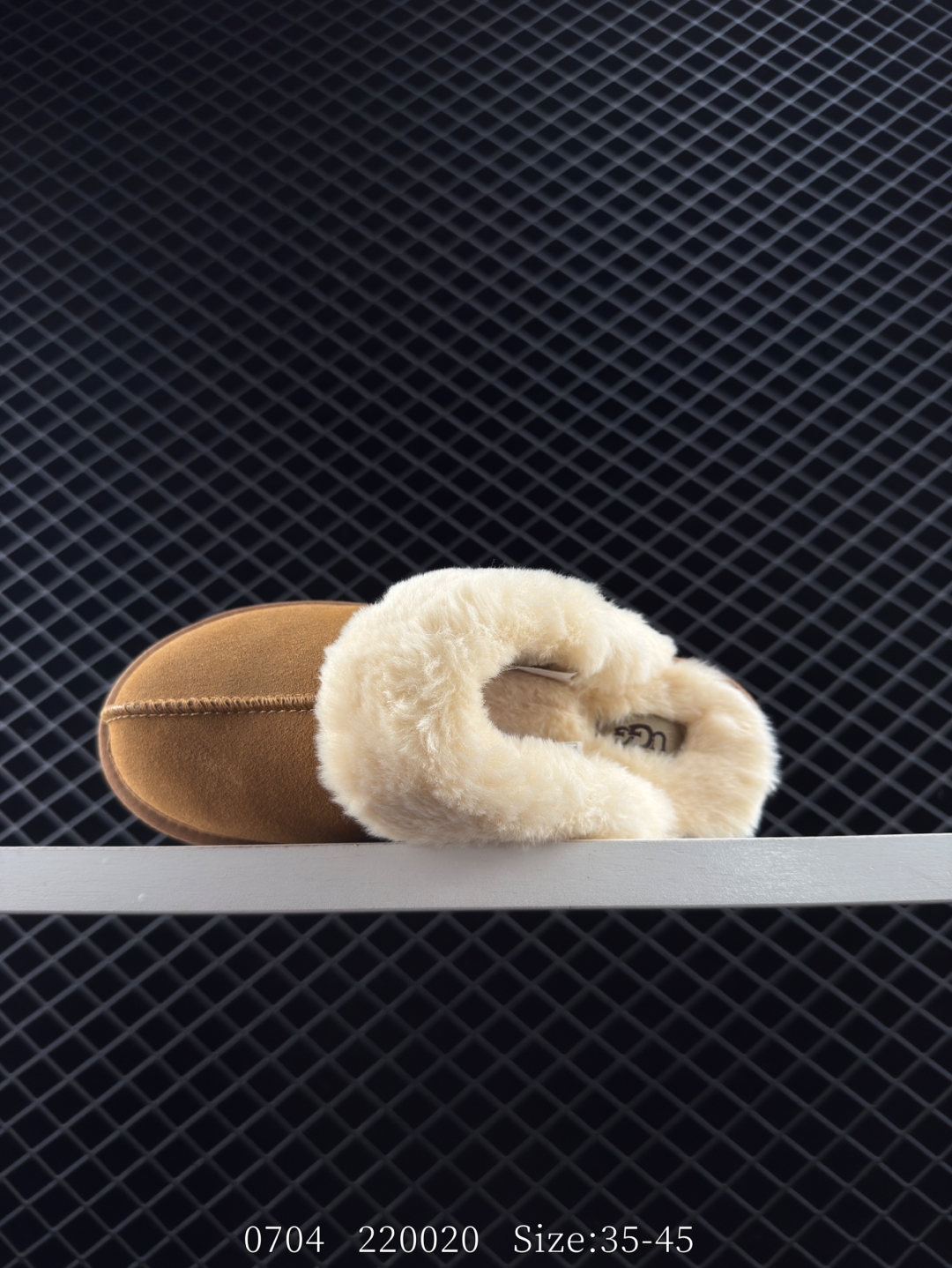 💰198
UGG Scuffette II 绒面 时尚凉拖 男女款 棕色
货号：W/1106872
尺码：35-45
编码：220020