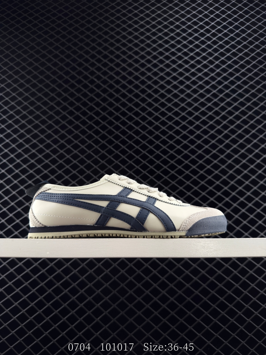 💰198
✅Onitsuka Tiger NIPPON MADE 鬼冢虎手工鞋系列 最高版本MEXICO 66 DELUXE メキシコ 66 デラックス独家！同步官方，手工鞋新款三联吊牌！系带/免系带两用穿法！高密度双层组合中底板，根据楦头形状预定型，完美贴合脚弓！高弹性EVA成型鞋垫，支撑性能强，可以缓冲双足压力，减轻疲劳！
货号：DL408-1659
Size：36-45
编码：101017