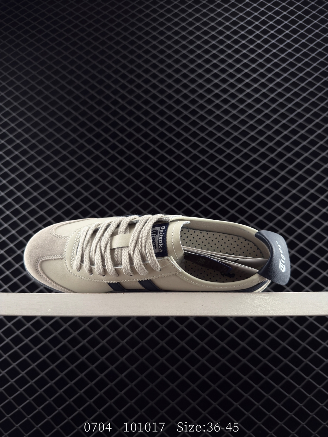 💰198
✅Onitsuka Tiger NIPPON MADE 鬼冢虎手工鞋系列 最高版本MEXICO 66 DELUXE メキシコ 66 デラックス独家！同步官方，手工鞋新款三联吊牌！系带/免系带两用穿法！高密度双层组合中底板，根据楦头形状预定型，完美贴合脚弓！高弹性EVA成型鞋垫，支撑性能强，可以缓冲双足压力，减轻疲劳！
货号：DL408-1659
Size：36-45
编码：101017