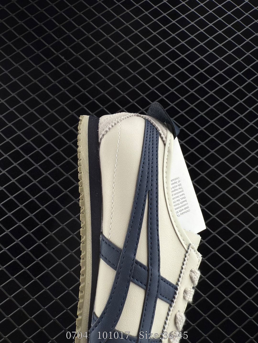 💰198
✅Onitsuka Tiger NIPPON MADE 鬼冢虎手工鞋系列 最高版本MEXICO 66 DELUXE メキシコ 66 デラックス独家！同步官方，手工鞋新款三联吊牌！系带/免系带两用穿法！高密度双层组合中底板，根据楦头形状预定型，完美贴合脚弓！高弹性EVA成型鞋垫，支撑性能强，可以缓冲双足压力，减轻疲劳！
货号：DL408-1659
Size：36-45
编码：101017