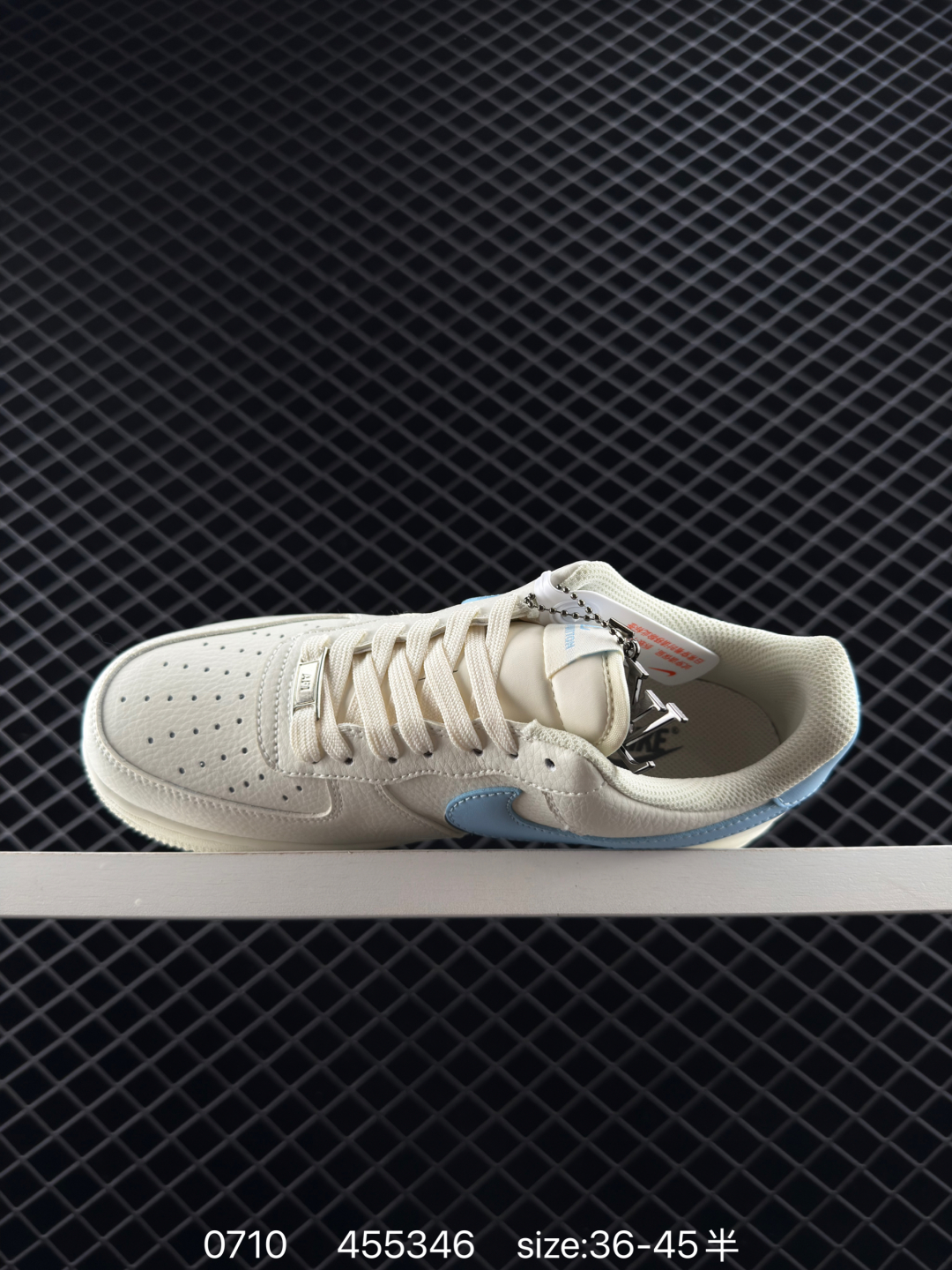 💰290
NK Air Force 1´07 Low 空军一号低帮百搭休闲运动板鞋 CS5288-027 柔软、弹性十足的缓震性能和出色的中底设计 横跨复古与现代的外型结合 造就出风靡全球 三十多年的Force 1 直到今天还深受青睐 实拍调校N版已经零色差零失真 百分百还原实物色彩所见即所得 不存在货不对板色差等低级问题 选购参考实物拍摄 不混卖不参货 只用心做好货严格选品 承诺混一赔十 SIZE:36 36.5 37.5 38 38.5 39 40 40.5 41 42 42.5 43 44 44.5 45
编码:455346