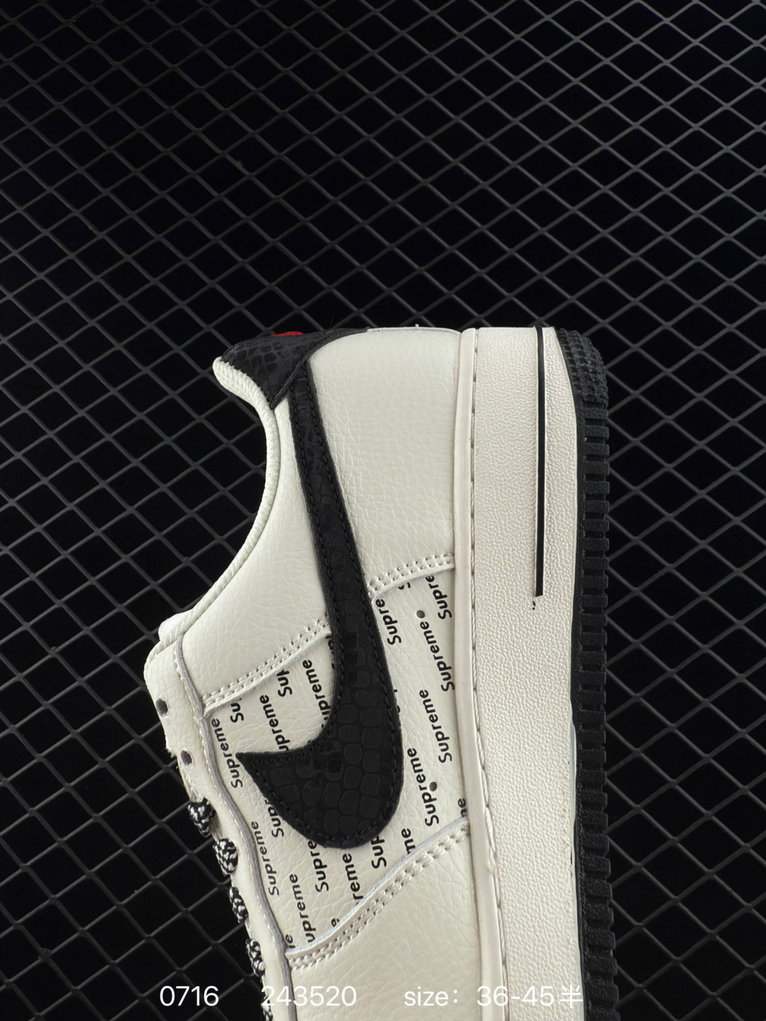 💰198
Nike Air Force 1 Low 07 x The North Face 白蓝红双钩小钩
原楦头原纸板 打造纯正低帮空军版型
专注外贸渠道 全掌内置蜂窝气垫 
原盒配件 原厂中底钢印、拉帮完美 
官方货号：XS1958 503
Size：36 36.5 37.5 38 38.5 39 40 40.5 41 42 42.5 43 44 44.5 45
编码：243520