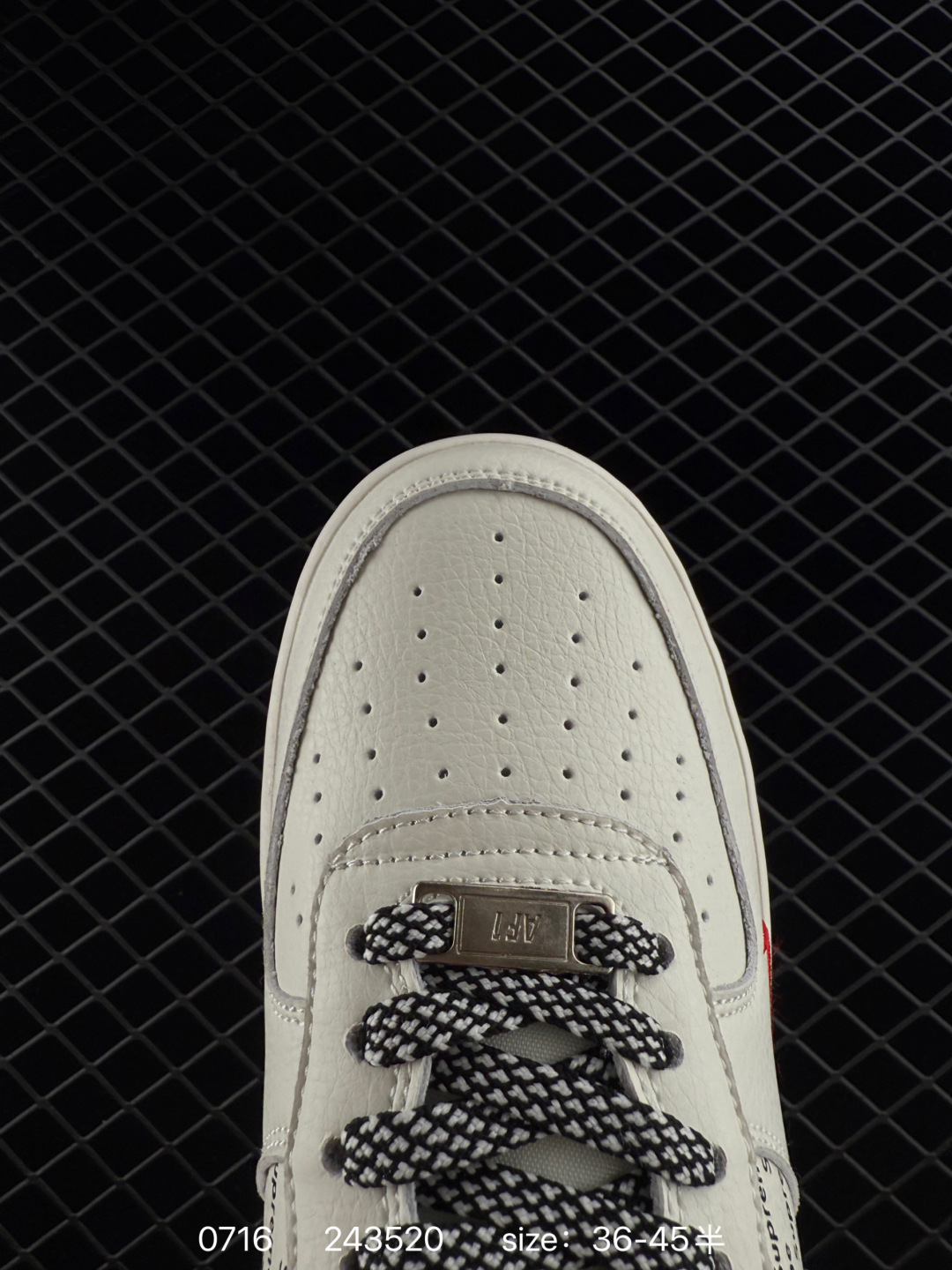 💰198
Nike Air Force 1 Low 07 x The North Face 白蓝红双钩小钩
原楦头原纸板 打造纯正低帮空军版型
专注外贸渠道 全掌内置蜂窝气垫 
原盒配件 原厂中底钢印、拉帮完美 
官方货号：XS1958 503
Size：36 36.5 37.5 38 38.5 39 40 40.5 41 42 42.5 43 44 44.5 45
编码：243520