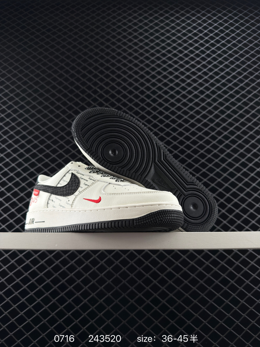 💰198
Nike Air Force 1 Low 07 x The North Face 白蓝红双钩小钩
原楦头原纸板 打造纯正低帮空军版型
专注外贸渠道 全掌内置蜂窝气垫 
原盒配件 原厂中底钢印、拉帮完美 
官方货号：XS1958 503
Size：36 36.5 37.5 38 38.5 39 40 40.5 41 42 42.5 43 44 44.5 45
编码：243520