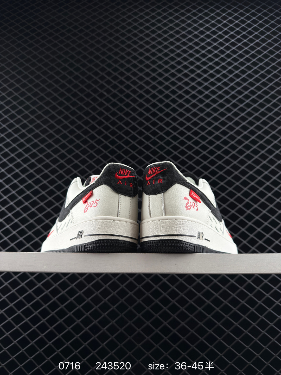 💰198
Nike Air Force 1 Low 07 x The North Face 白蓝红双钩小钩
原楦头原纸板 打造纯正低帮空军版型
专注外贸渠道 全掌内置蜂窝气垫 
原盒配件 原厂中底钢印、拉帮完美 
官方货号：XS1958 503
Size：36 36.5 37.5 38 38.5 39 40 40.5 41 42 42.5 43 44 44.5 45
编码：243520