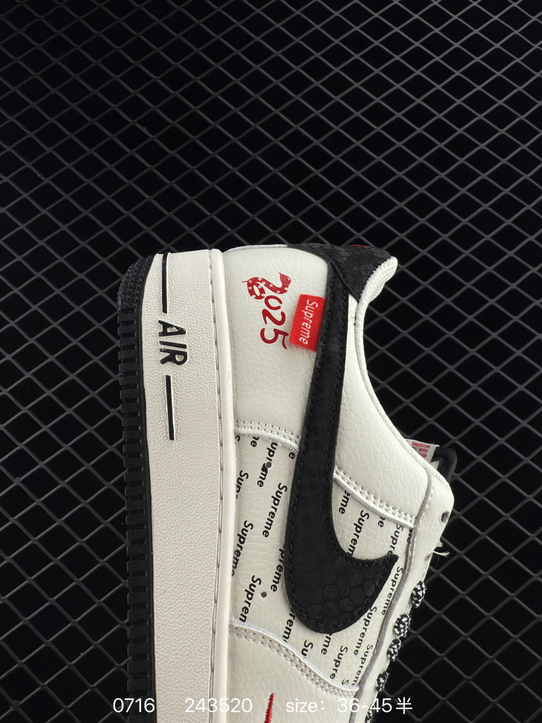 💰198
Nike Air Force 1 Low 07 x The North Face 白蓝红双钩小钩
原楦头原纸板 打造纯正低帮空军版型
专注外贸渠道 全掌内置蜂窝气垫 
原盒配件 原厂中底钢印、拉帮完美 
官方货号：XS1958 503
Size：36 36.5 37.5 38 38.5 39 40 40.5 41 42 42.5 43 44 44.5 45
编码：243520
