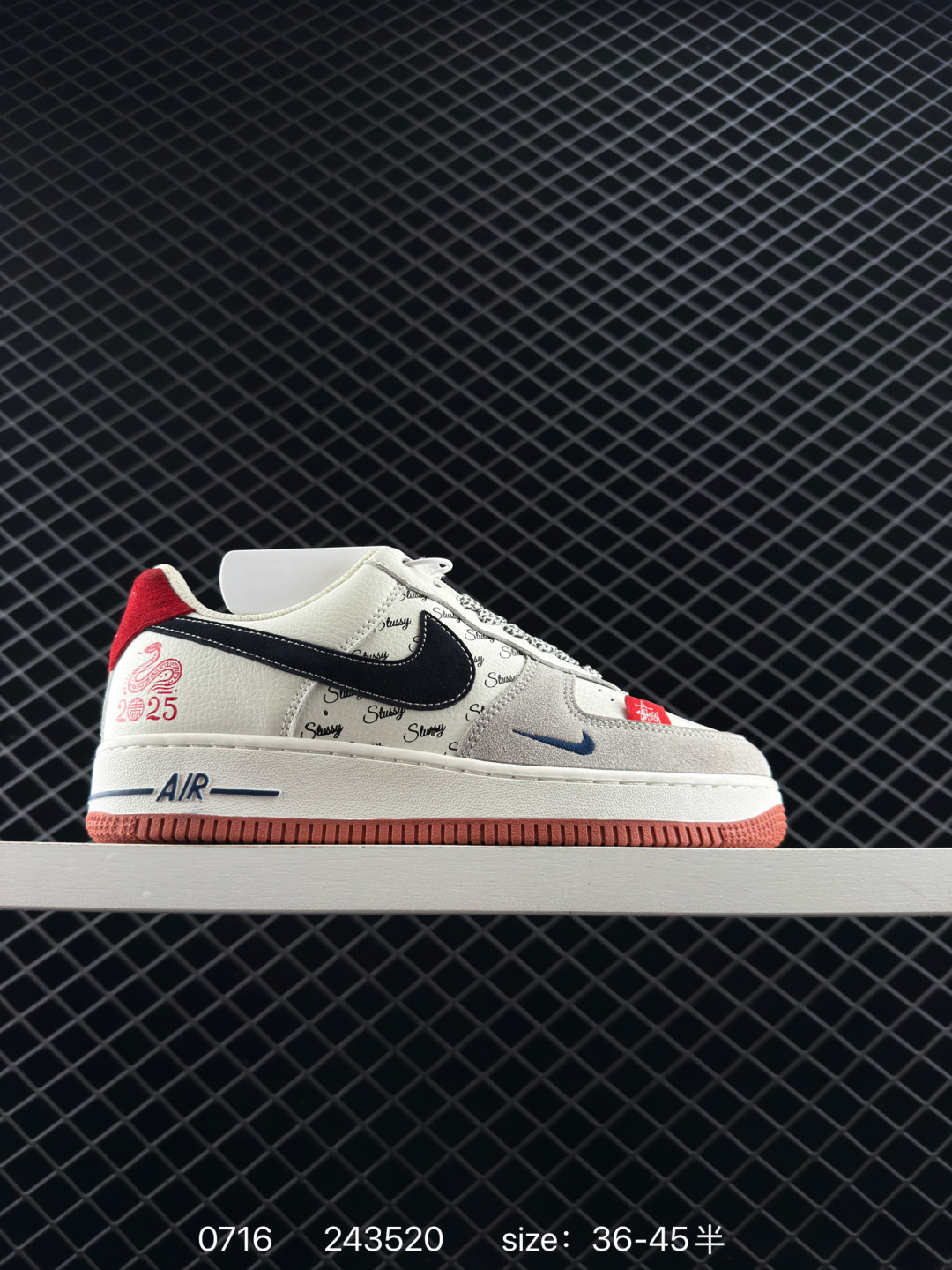 🈴💰198
Nike Air Force 1 Low 07 x The North Face 白蓝红双钩小钩
原楦头原纸板 打造纯正低帮空军版型
专注外贸渠道 全掌内置蜂窝气垫 
原盒配件 原厂中底钢印、拉帮完美 
官方货号：XS1958 503
Size：36 36.5 37.5 38 38.5 39 40 40.5 41 42 42.5 43 44 44.5 45
编码：243520