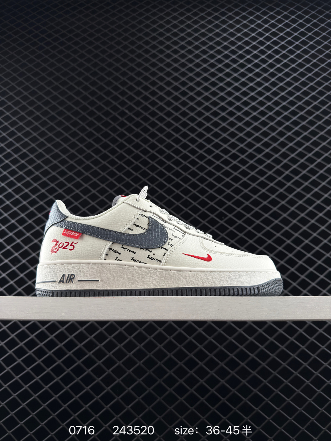 🈴💰198
Nike Air Force 1 Low 07 x The North Face 白蓝红双钩小钩
原楦头原纸板 打造纯正低帮空军版型
专注外贸渠道 全掌内置蜂窝气垫 
原盒配件 原厂中底钢印、拉帮完美 
官方货号：XS1958 503
Size：36 36.5 37.5 38 38.5 39 40 40.5 41 42 42.5 43 44 44.5 45
编码：243520