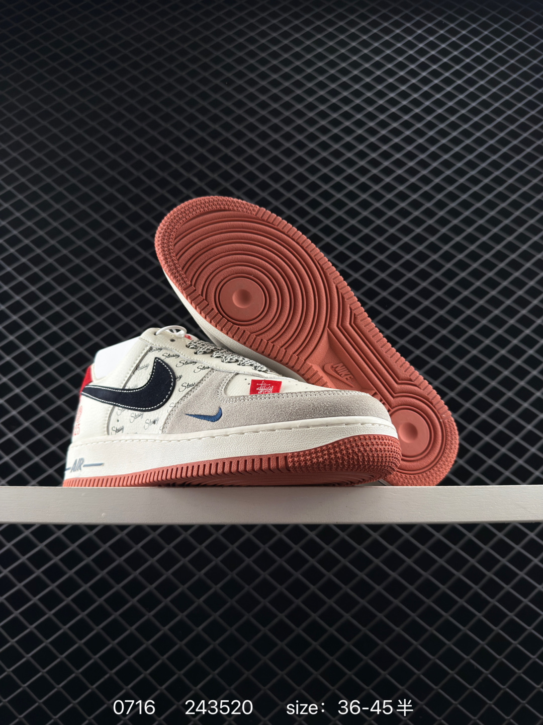 🈴💰198
Nike Air Force 1 Low 07 x The North Face 白蓝红双钩小钩
原楦头原纸板 打造纯正低帮空军版型
专注外贸渠道 全掌内置蜂窝气垫 
原盒配件 原厂中底钢印、拉帮完美 
官方货号：XS1958 503
Size：36 36.5 37.5 38 38.5 39 40 40.5 41 42 42.5 43 44 44.5 45
编码：243520