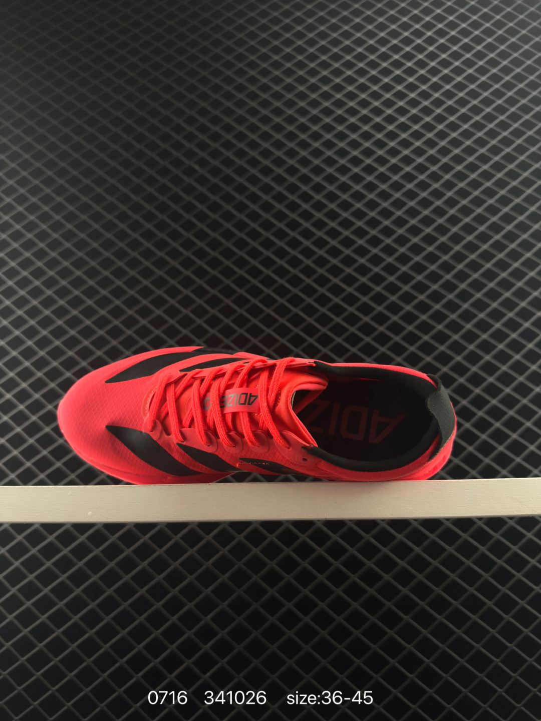 💰230
adidas Adizero Evo SL 
阿迪超轻透气缓震跑鞋，以令人难以置信的138克重量，刷新了跑鞋轻量化的记录，阿迪在材料科学和工艺技术上的深厚积累。
全新鞋款采用Lightweight Upper材料，让穿着者几乎能够体验到一种”裸足“的感觉。
货号JP7249
尺码: 如图
编码：341026
