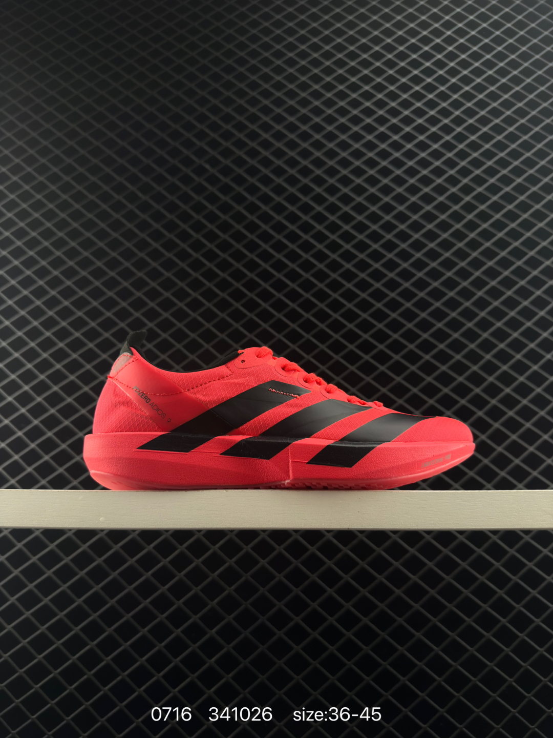 💰230
adidas Adizero Evo SL 
阿迪超轻透气缓震跑鞋，以令人难以置信的138克重量，刷新了跑鞋轻量化的记录，阿迪在材料科学和工艺技术上的深厚积累。
全新鞋款采用Lightweight Upper材料，让穿着者几乎能够体验到一种”裸足“的感觉。
货号JP7249
尺码: 如图
编码：341026
