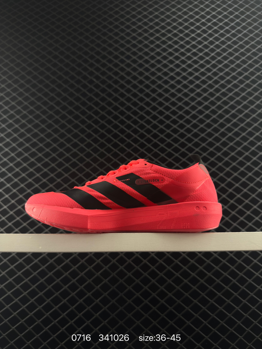 💰230
adidas Adizero Evo SL 
阿迪超轻透气缓震跑鞋，以令人难以置信的138克重量，刷新了跑鞋轻量化的记录，阿迪在材料科学和工艺技术上的深厚积累。
全新鞋款采用Lightweight Upper材料，让穿着者几乎能够体验到一种”裸足“的感觉。
货号JP7249
尺码: 如图
编码：341026
