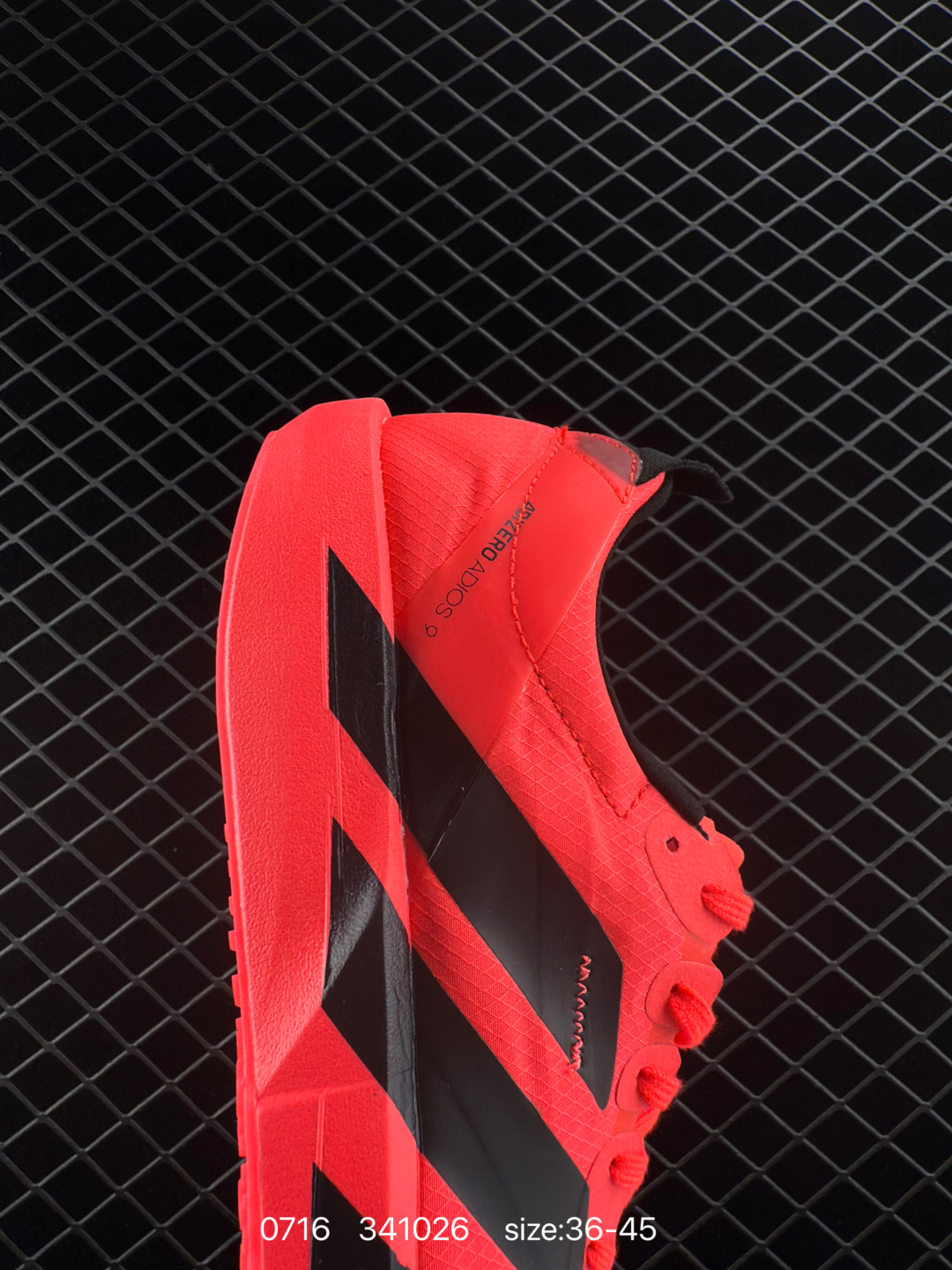 💰230
adidas Adizero Evo SL 
阿迪超轻透气缓震跑鞋，以令人难以置信的138克重量，刷新了跑鞋轻量化的记录，阿迪在材料科学和工艺技术上的深厚积累。
全新鞋款采用Lightweight Upper材料，让穿着者几乎能够体验到一种”裸足“的感觉。
货号JP7249
尺码: 如图
编码：341026
