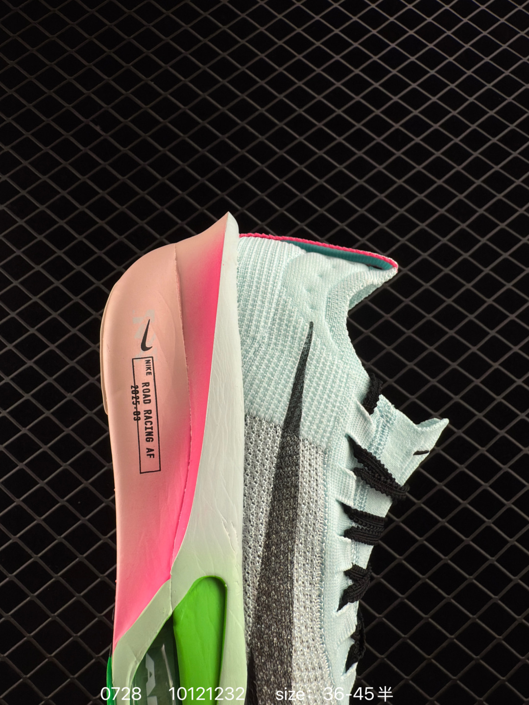 💰270
✅Nike Air Zoom Alphafly NEXT% 3 马拉松跑鞋
2024全新马拉松超级跑鞋 有史以来最轻盈、测试次数最多的NK Alphafly 经过精英马拉松运动员的测试验证 并搭载Air Zoom气垫 旨在助力跑者实现突破 取得更佳的成绩 在开发过程中 Alphafly 3帮助耐克运动员凯尔文·基普图姆(Kelvin Kiptum)以2:00:35的成绩刷新了马拉松世界纪录 Alphafly的动力设计没有改变——Air Zoom气垫单元、Flyplate碳纤维板和ZoomX泡绵 但是整体系统的制作方法略有调整 优化和提升了对运动员的帮助 主要更新包括一体式鞋底 提供顺畅稳定的“后跟到脚趾”过渡;更宽的全长Flyplate碳纤维板提供稳定助推力 全新Fast Shot外底保证出色牵引力和抓地力 全新Atomknit 3.0鞋面提供更强的控制力、透气性和中足支撑力
货号:FD8315 400
尺码:36 36.5 37.5 38 38.5 39 40 40.5 41 42 42.5 43 44 44.5 45
编码:10121232