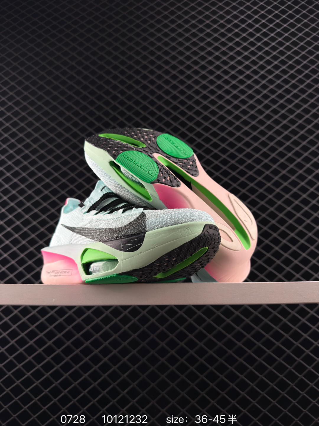 💰270
✅Nike Air Zoom Alphafly NEXT% 3 马拉松跑鞋
2024全新马拉松超级跑鞋 有史以来最轻盈、测试次数最多的NK Alphafly 经过精英马拉松运动员的测试验证 并搭载Air Zoom气垫 旨在助力跑者实现突破 取得更佳的成绩 在开发过程中 Alphafly 3帮助耐克运动员凯尔文·基普图姆(Kelvin Kiptum)以2:00:35的成绩刷新了马拉松世界纪录 Alphafly的动力设计没有改变——Air Zoom气垫单元、Flyplate碳纤维板和ZoomX泡绵 但是整体系统的制作方法略有调整 优化和提升了对运动员的帮助 主要更新包括一体式鞋底 提供顺畅稳定的“后跟到脚趾”过渡;更宽的全长Flyplate碳纤维板提供稳定助推力 全新Fast Shot外底保证出色牵引力和抓地力 全新Atomknit 3.0鞋面提供更强的控制力、透气性和中足支撑力
货号:FD8315 400
尺码:36 36.5 37.5 38 38.5 39 40 40.5 41 42 42.5 43 44 44.5 45
编码:10121232