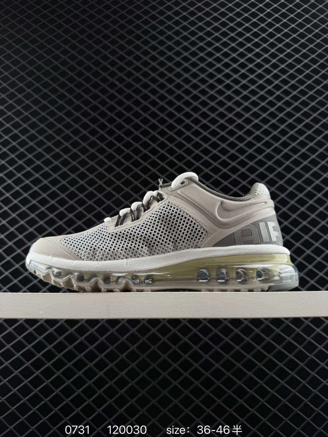 💰260
Nk Air Max 2013 复古透气网布气垫跑鞋  搭配全掌式 Max Air 气垫，为步伐注入充沛活力。半透明中底和外底，为整体造型画龙点睛，打造舒心时尚。
货号：555753-600、HF4887、HF4884、FZ4140、555753-001、FZ4140-419、FZ3156 008、HF3660 700
编码：120030
尺码：如图