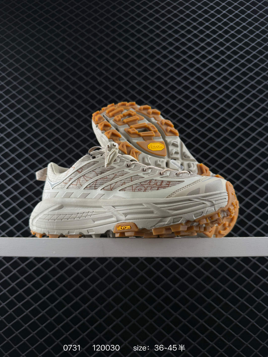 💰260
HOKA ONE ONE Mafate Three 2 男女子跑步鞋 越野跑新配色！采用 Mafate Speed 2 缓冲性良好的底部单元，搭载有快速系带系统、模压 EVA 中底和 Vibram megragrip 外底。应用透气网布制成，同时搭配同色系热熔覆盖层。同时，Mafate THREE2 还融合了 HOKA 两代经典标志的特征，最终呈现既展现了外观的复古性，又彰显了适合全地形的现代构造。
货号：1172370
尺码：36～45半
编码：120030