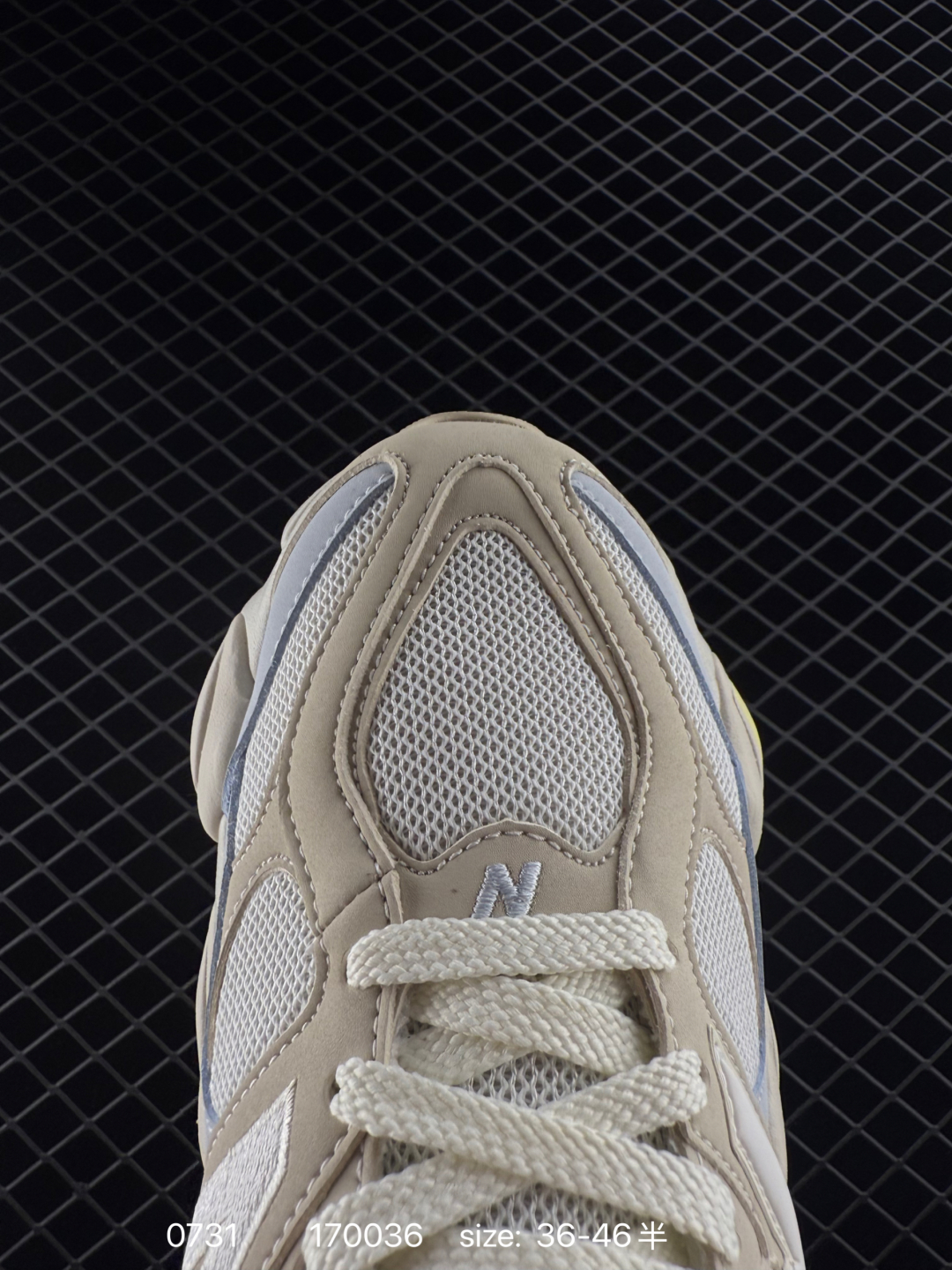 💰290
新百伦New Balance NB 9060 复古单品鞋款灵感源自设计师本人对夏日的怀日回忆。采用大面积网眼以及麂皮材质覆盖鞋身，还原经典气质。搭载ABZORB避震科技，由泡沫聚酯制成，上脚可以有效减少由鞋底反弹对身体及双腿的冲击
尺码：36 37 37.5 38 38.5 39.5 40 40.5 41.5 42 42.5 43 44 45 46 46.5
货号：U9060AGA
编码：170036