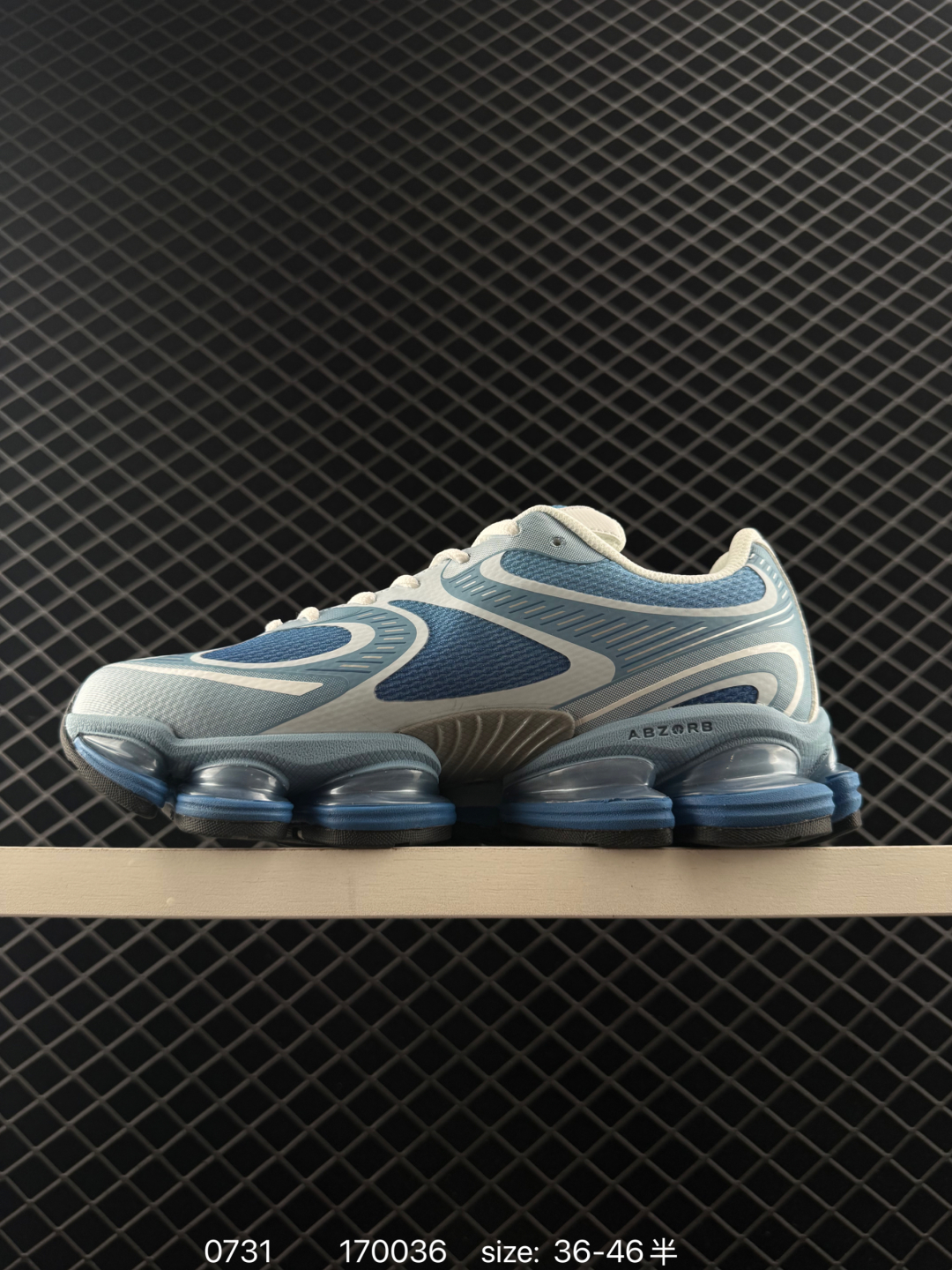 💰290
✅新百伦 New Balance NB U2000EA 运动跑步鞋。此复刻经典鞋款，加入当下大热的户外元素，以曾经篮球鞋款型式样加以打造鞋款造型。编织鞋带以及加强稳固鞋底都提供机能支持，材质上使用绒皮呈现更显质感 
SIze：36 37 38 38.5 39 40 40.5 41 42 42.5 43 44 45
编码：170036