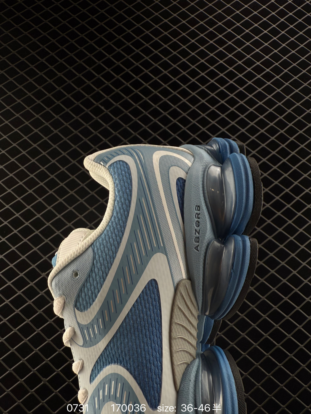 💰290
✅新百伦 New Balance NB U2000EA 运动跑步鞋。此复刻经典鞋款，加入当下大热的户外元素，以曾经篮球鞋款型式样加以打造鞋款造型。编织鞋带以及加强稳固鞋底都提供机能支持，材质上使用绒皮呈现更显质感 
SIze：36 37 38 38.5 39 40 40.5 41 42 42.5 43 44 45
编码：170036