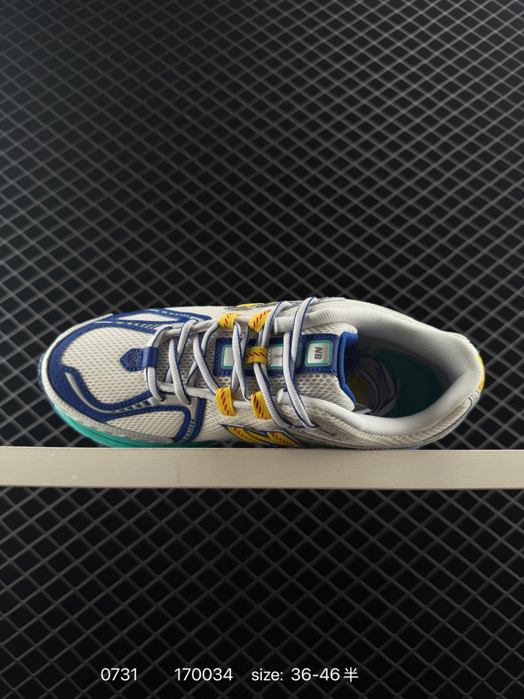 💰280
New Balance M1906AF NB宝藏老爹鞋款，复古元素叠加，质感超级棒，楦版型材料细节做工精细，货如实拍图
作为NB最经典的档案鞋型之一，与2002一样，1906有着NB最成熟的技术加持和复古款式，而本次推出的版本参照2002r的定位，相信会在性价两端做出权衡。单从造型上来看，依旧是vibe风格，味道很正，细节也很酷，这双1906r无疑必能打入复古跑鞋爱好者的年度鞋款名录！
编码：170034
尺码：36～46半
货号：U1906AB。U1906AF