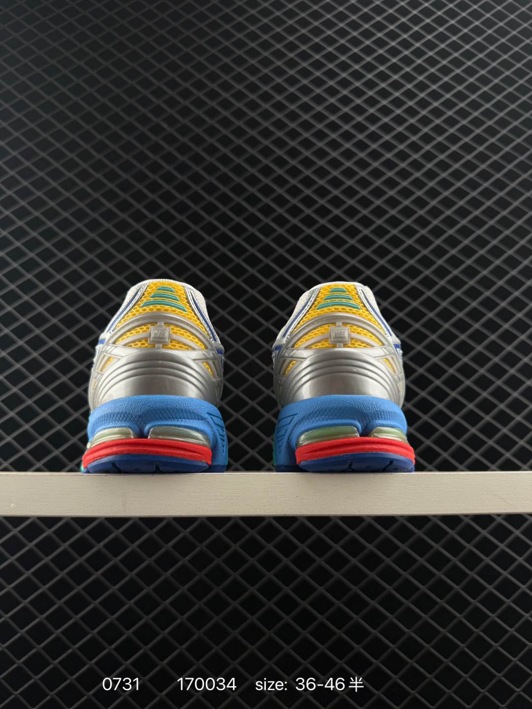 💰280
New Balance M1906AF NB宝藏老爹鞋款，复古元素叠加，质感超级棒，楦版型材料细节做工精细，货如实拍图
作为NB最经典的档案鞋型之一，与2002一样，1906有着NB最成熟的技术加持和复古款式，而本次推出的版本参照2002r的定位，相信会在性价两端做出权衡。单从造型上来看，依旧是vibe风格，味道很正，细节也很酷，这双1906r无疑必能打入复古跑鞋爱好者的年度鞋款名录！
编码：170034
尺码：36～46半
货号：U1906AB。U1906AF
