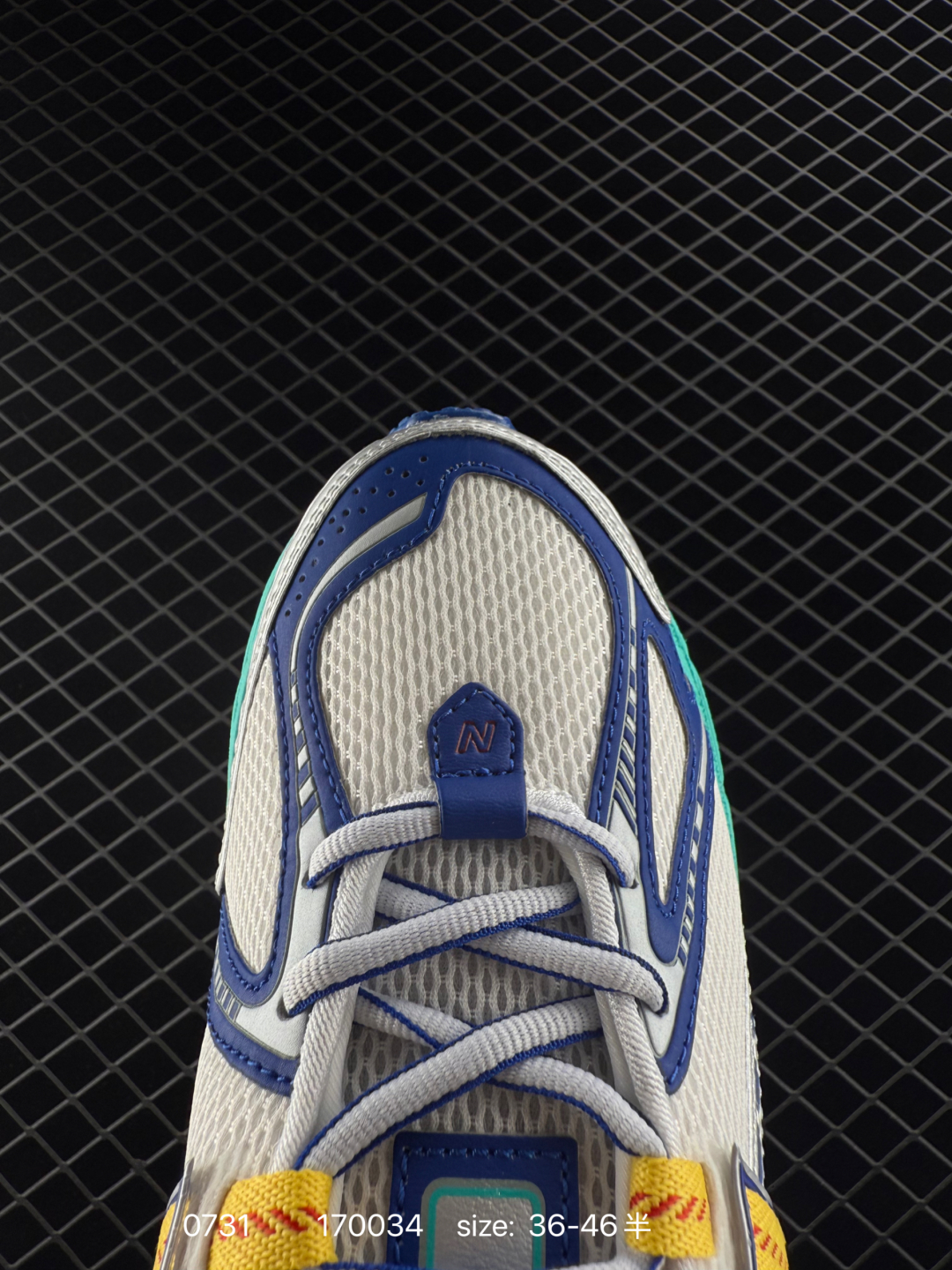 💰280
New Balance M1906AF NB宝藏老爹鞋款，复古元素叠加，质感超级棒，楦版型材料细节做工精细，货如实拍图
作为NB最经典的档案鞋型之一，与2002一样，1906有着NB最成熟的技术加持和复古款式，而本次推出的版本参照2002r的定位，相信会在性价两端做出权衡。单从造型上来看，依旧是vibe风格，味道很正，细节也很酷，这双1906r无疑必能打入复古跑鞋爱好者的年度鞋款名录！
编码：170034
尺码：36～46半
货号：U1906AB。U1906AF