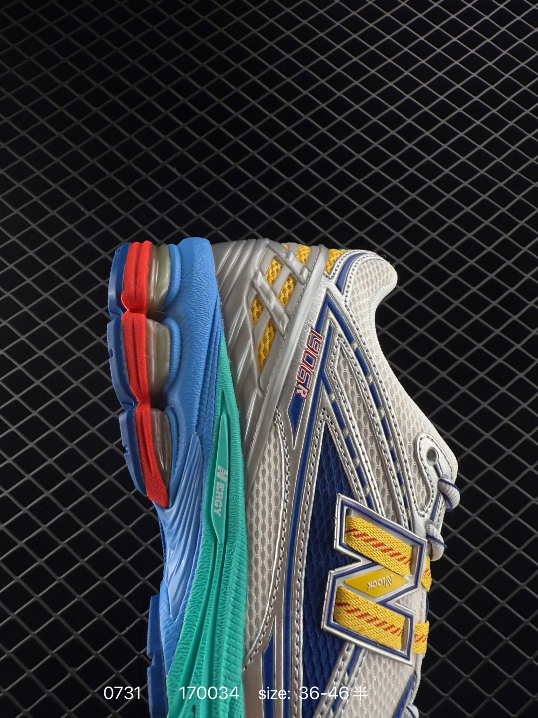 💰280
New Balance M1906AF NB宝藏老爹鞋款，复古元素叠加，质感超级棒，楦版型材料细节做工精细，货如实拍图
作为NB最经典的档案鞋型之一，与2002一样，1906有着NB最成熟的技术加持和复古款式，而本次推出的版本参照2002r的定位，相信会在性价两端做出权衡。单从造型上来看，依旧是vibe风格，味道很正，细节也很酷，这双1906r无疑必能打入复古跑鞋爱好者的年度鞋款名录！
编码：170034
尺码：36～46半
货号：U1906AB。U1906AF