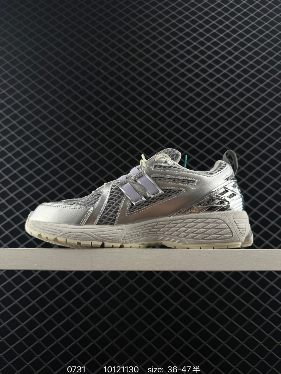 💰260
New Balance M1906AF NB宝藏老爹鞋款，复古元素叠加，质感超级棒，楦版型材料细节做工精细，货如实拍图
作为NB最经典的档案鞋型之一，与2002一样，1906有着NB最成熟的技术加持和复古款式，而本次推出的版本参照2002r的定位，相信会在性价两端做出权衡。单从造型上来看，依旧是vibe风格，味道很正，细节也很酷，这双1906r无疑必能打入复古跑鞋爱好者的年度鞋款名录！
编码：10121130
尺码：36～47半
货号：U1906AB。U1906AF