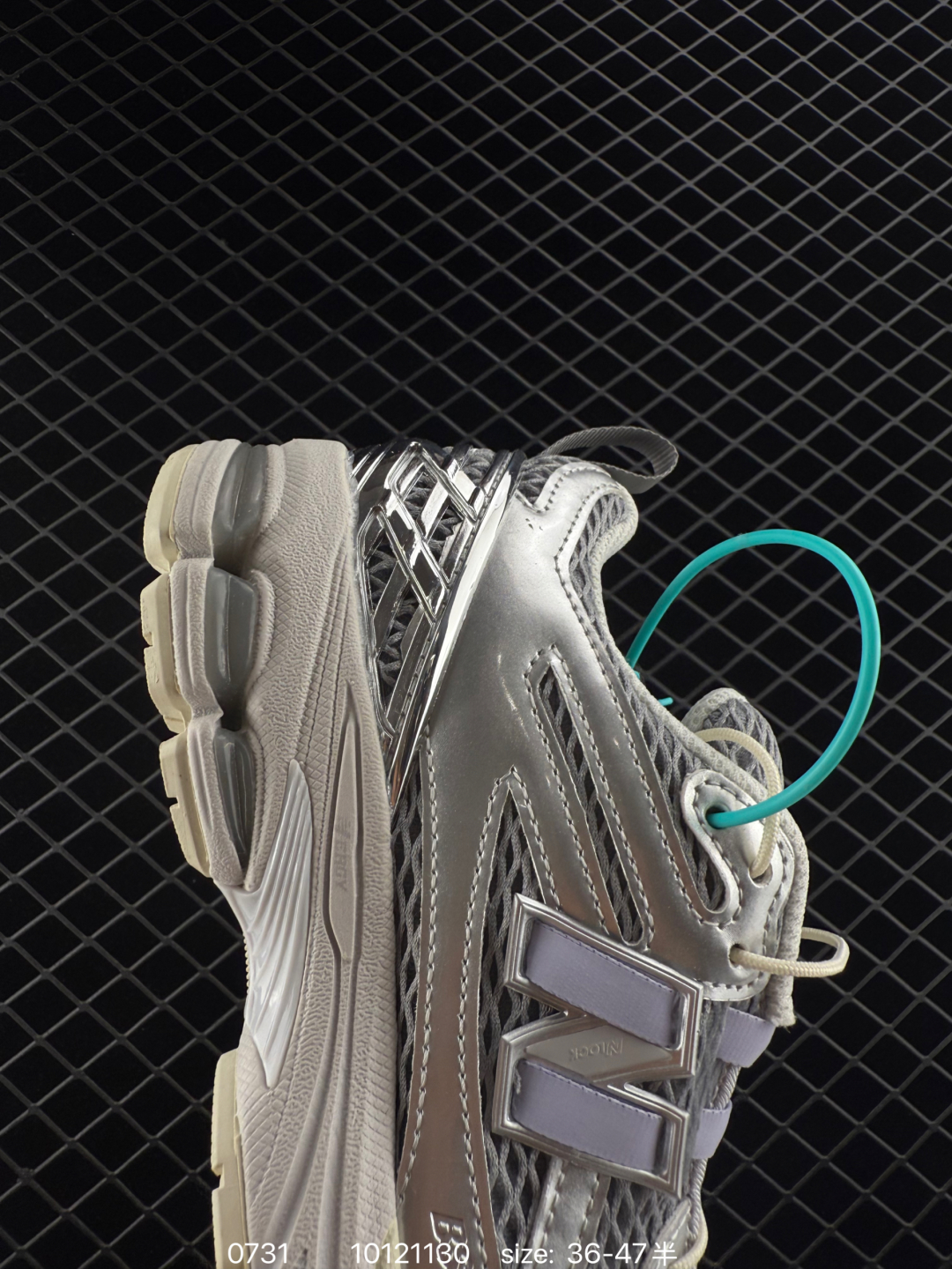 💰260
New Balance M1906AF NB宝藏老爹鞋款，复古元素叠加，质感超级棒，楦版型材料细节做工精细，货如实拍图
作为NB最经典的档案鞋型之一，与2002一样，1906有着NB最成熟的技术加持和复古款式，而本次推出的版本参照2002r的定位，相信会在性价两端做出权衡。单从造型上来看，依旧是vibe风格，味道很正，细节也很酷，这双1906r无疑必能打入复古跑鞋爱好者的年度鞋款名录！
编码：10121130
尺码：36～47半
货号：U1906AB。U1906AF