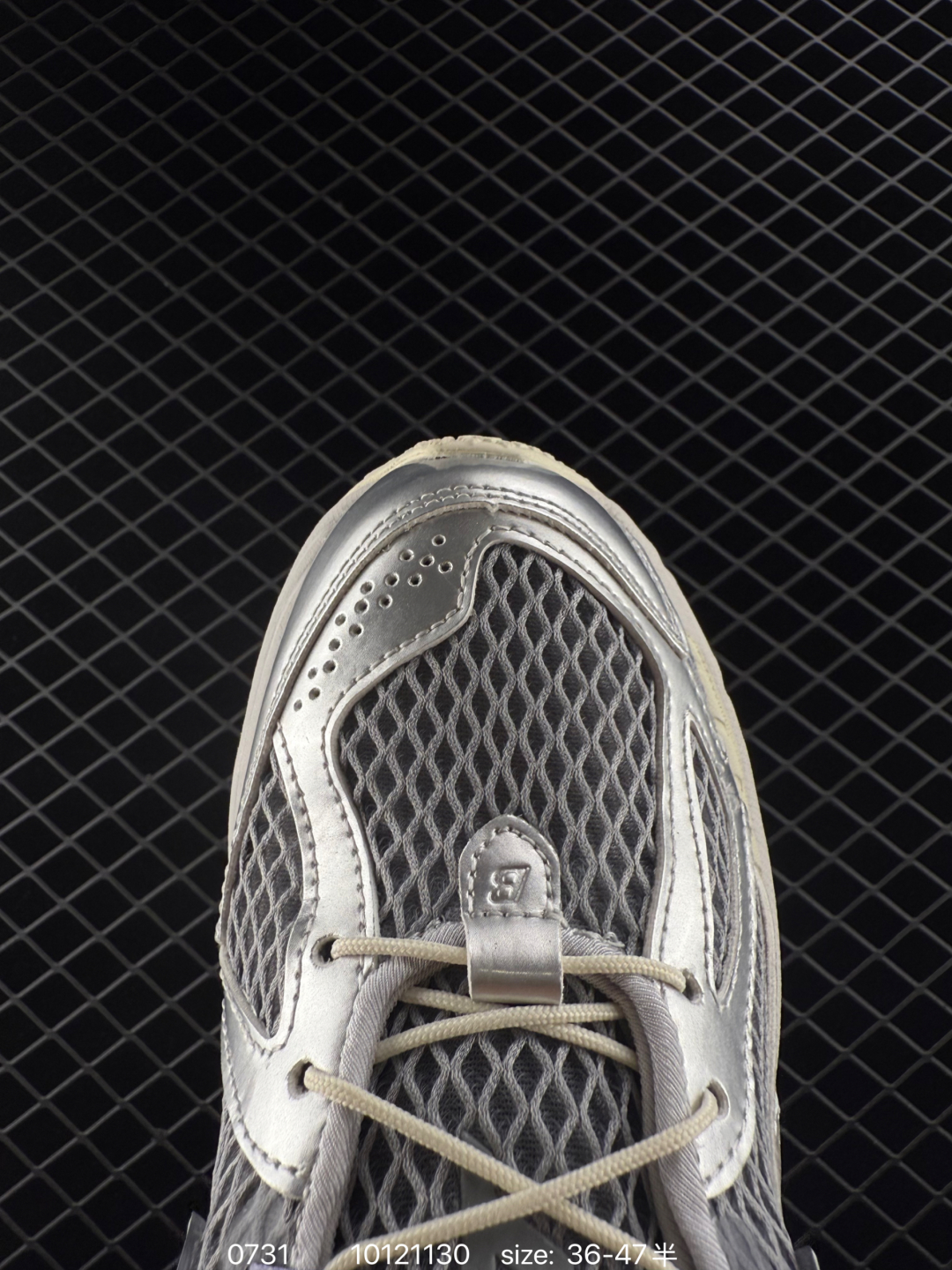 💰260
New Balance M1906AF NB宝藏老爹鞋款，复古元素叠加，质感超级棒，楦版型材料细节做工精细，货如实拍图
作为NB最经典的档案鞋型之一，与2002一样，1906有着NB最成熟的技术加持和复古款式，而本次推出的版本参照2002r的定位，相信会在性价两端做出权衡。单从造型上来看，依旧是vibe风格，味道很正，细节也很酷，这双1906r无疑必能打入复古跑鞋爱好者的年度鞋款名录！
编码：10121130
尺码：36～47半
货号：U1906AB。U1906AF