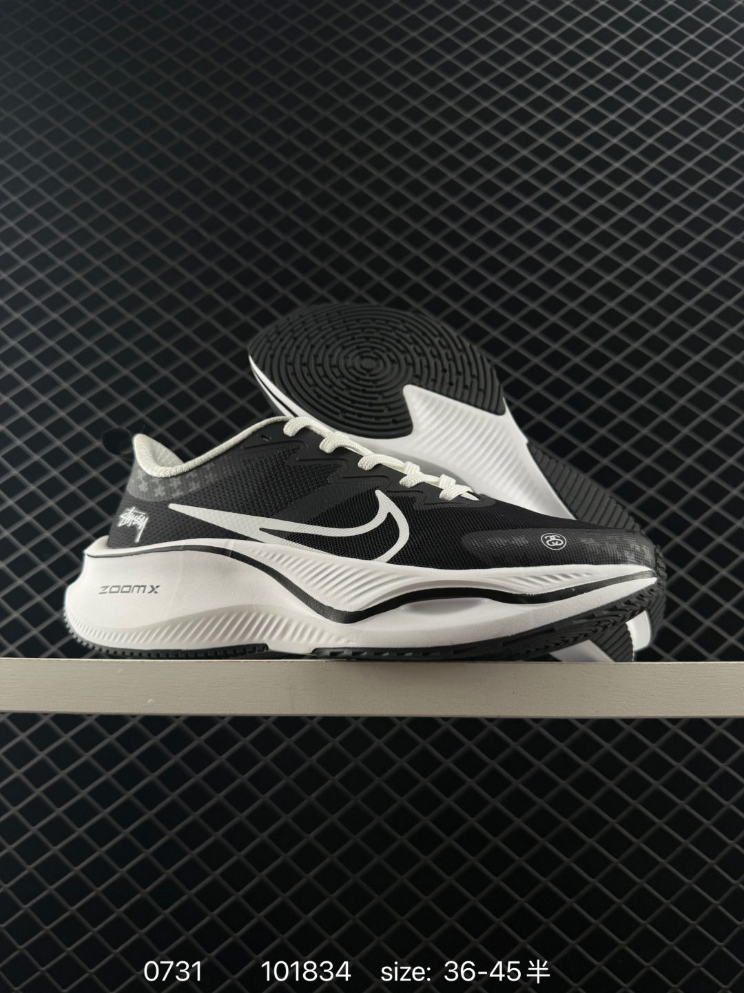 💰280
Nike Pegasus Plus 舒适百搭防滑耐磨 低帮 休闲跑步鞋
采用全新双层超轻透气网眼布材质
内里嵌入定型海绵 
中底搭载前Zoom 全掌React配置
货号:CK4318 159
尺码:36 36.5 37.5 38 38.5 39 40 40.5 41 42 42.5 43 44 45 
编码：101834
