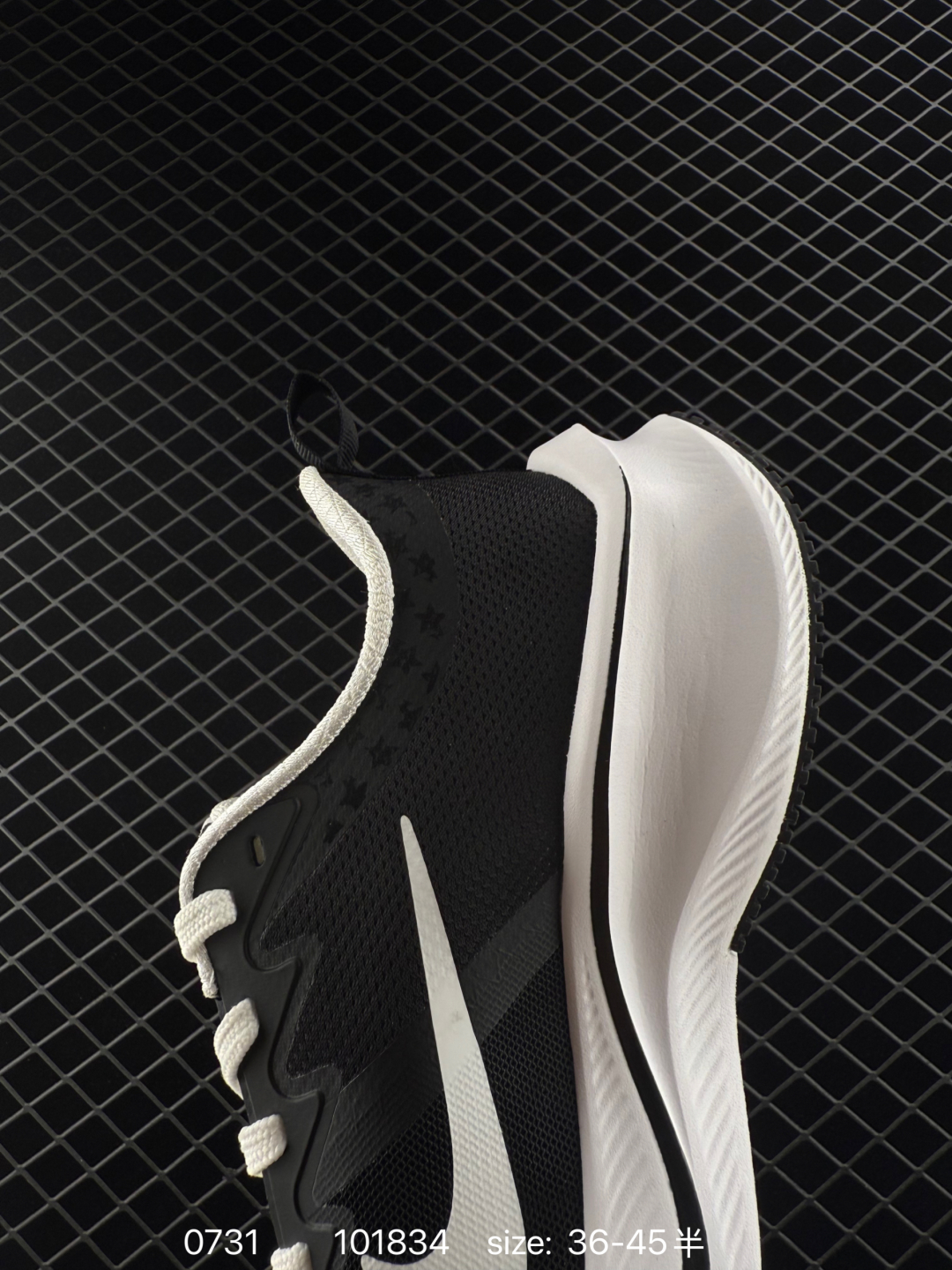 💰280
Nike Pegasus Plus 舒适百搭防滑耐磨 低帮 休闲跑步鞋
采用全新双层超轻透气网眼布材质
内里嵌入定型海绵 
中底搭载前Zoom 全掌React配置
货号:CK4318 159
尺码:36 36.5 37.5 38 38.5 39 40 40.5 41 42 42.5 43 44 45 
编码：101834