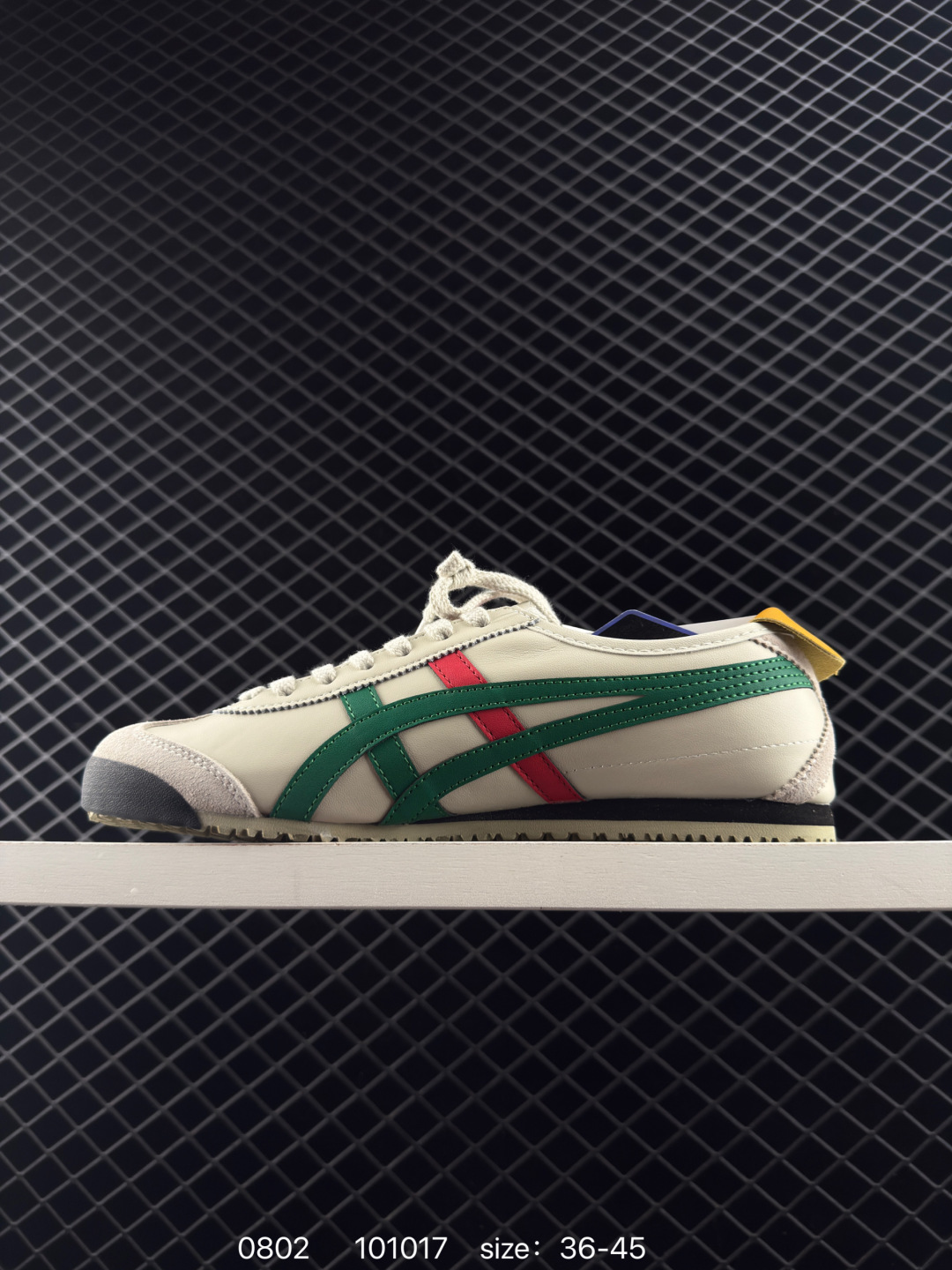 💰185
OnitsukaTiger 鬼冢虎 -LV联名 低帮运动休闲鞋 红黑色印花撞色条纹配色   亚瑟士鬼冢虎复古经典板鞋经典传承及创新锐意，复古纹路、色泽、皮心颜色 质感百分百还原 大厂出品 超成熟稳定的做工  细节品控 
货号：DL408-1684
尺码： 36 37 37.5 38 39 39.5 40.5 41.5 42 42.5 43.5 44 44.5  45
编码：101017