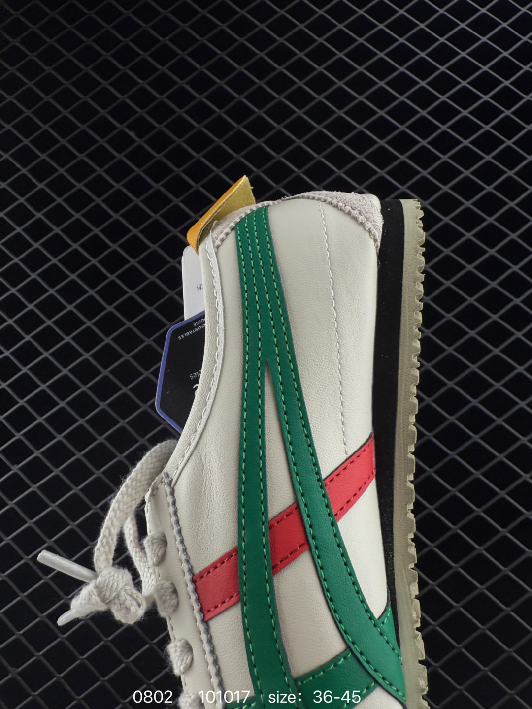 💰185
OnitsukaTiger 鬼冢虎 -LV联名 低帮运动休闲鞋 红黑色印花撞色条纹配色   亚瑟士鬼冢虎复古经典板鞋经典传承及创新锐意，复古纹路、色泽、皮心颜色 质感百分百还原 大厂出品 超成熟稳定的做工  细节品控 
货号：DL408-1684
尺码： 36 37 37.5 38 39 39.5 40.5 41.5 42 42.5 43.5 44 44.5  45
编码：101017