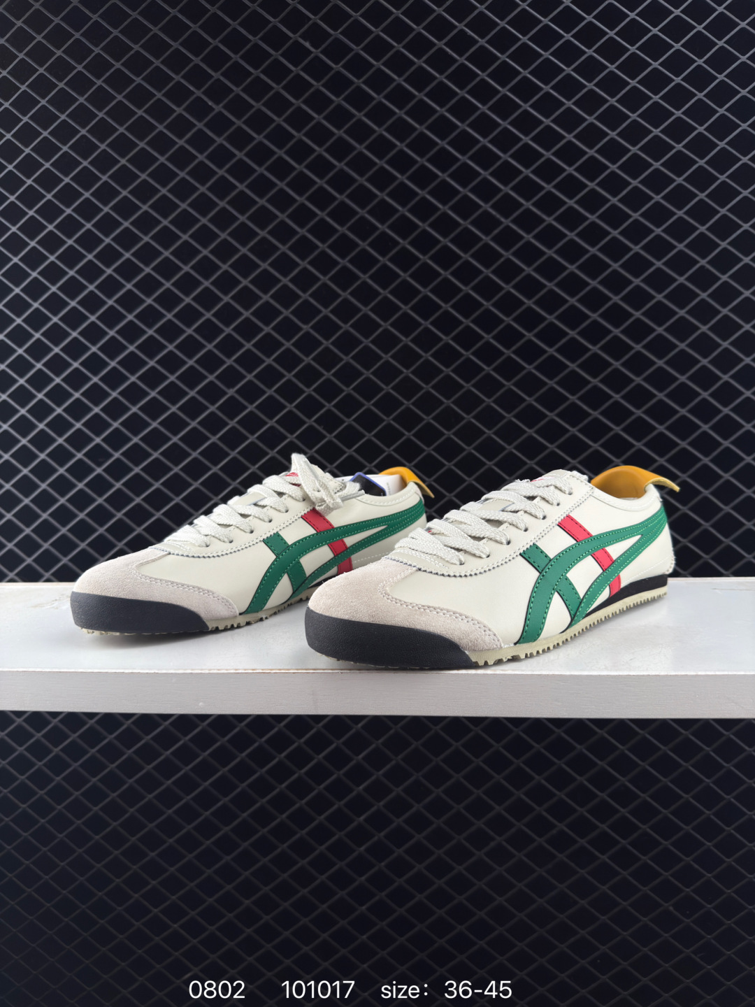 💰185
OnitsukaTiger 鬼冢虎 -LV联名 低帮运动休闲鞋 红黑色印花撞色条纹配色   亚瑟士鬼冢虎复古经典板鞋经典传承及创新锐意，复古纹路、色泽、皮心颜色 质感百分百还原 大厂出品 超成熟稳定的做工  细节品控 
货号：DL408-1684
尺码： 36 37 37.5 38 39 39.5 40.5 41.5 42 42.5 43.5 44 44.5  45
编码：101017