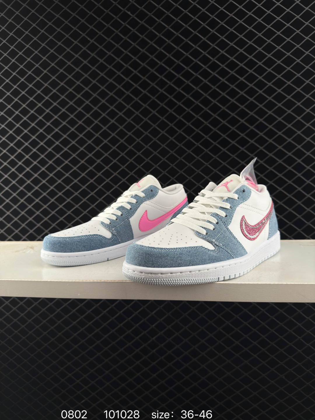 💰240
✅Nike Air Jordan 1 Low
AJ1乔1低帮休闲板鞋 同步官方配色 
官方货号:HQ2001 400
尺码:36 36.5 37.5 38 38.5 39 40 40.5 41 42 42.5 43 44 45 46
编码：101028
 Size:36～46半
