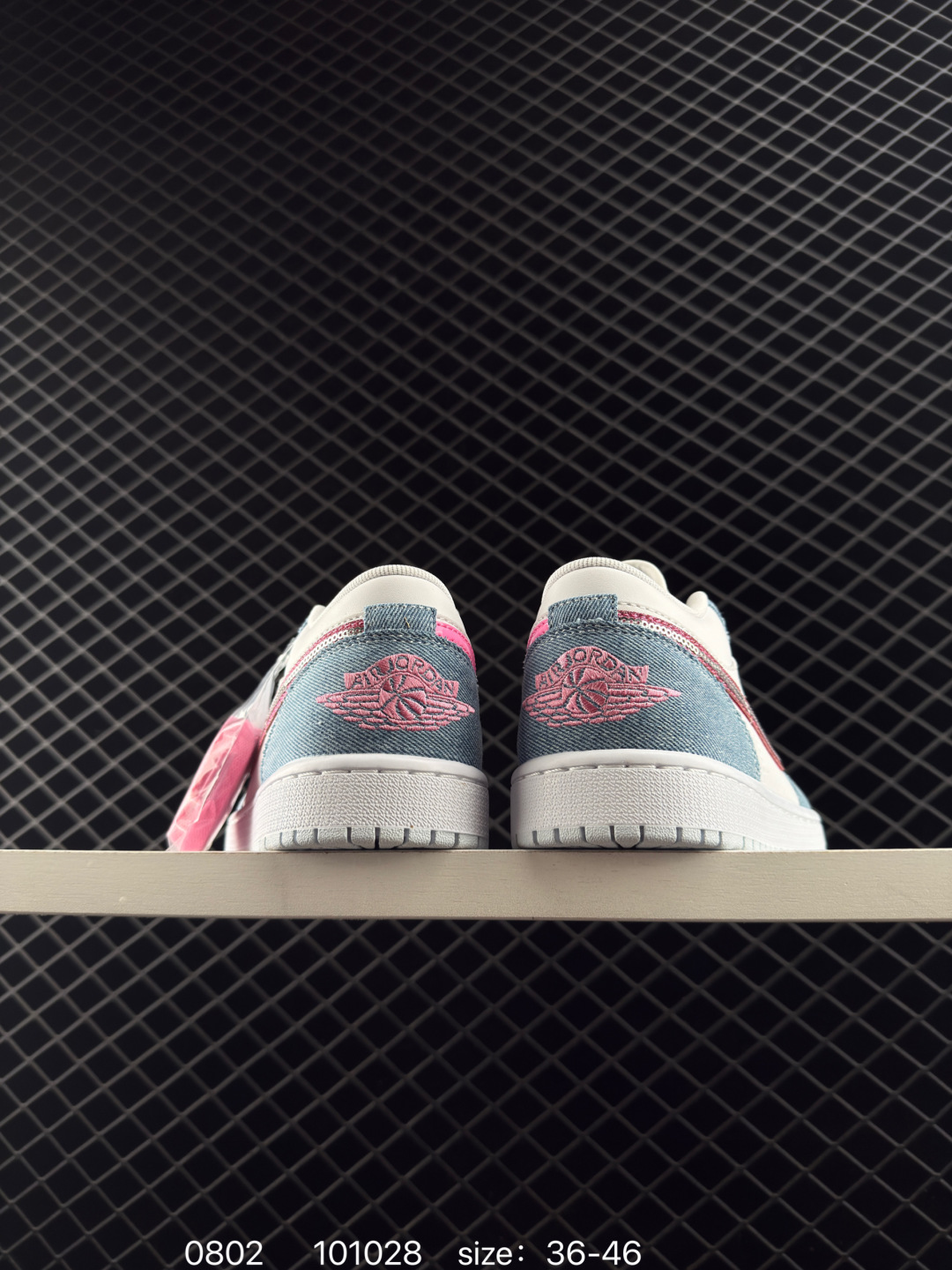 💰240
✅Nike Air Jordan 1 Low
AJ1乔1低帮休闲板鞋 同步官方配色 
官方货号:HQ2001 400
尺码:36 36.5 37.5 38 38.5 39 40 40.5 41 42 42.5 43 44 45 46
编码：101028
 Size:36～46半