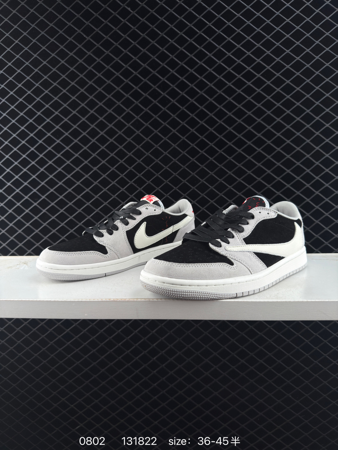 💰210
耐克Travis Scott x Fragment Design x Air Jordan 1 Low OG SP AJ1 乔1 联名 低帮文化休闲板鞋
货号:XZ1268
#多方联名合作融合了Travis Scott 独特的音乐风格,藤原浩个性的设计风格以及Jordan品牌的经典元素 使其成为一双具有独特身份和价值的鞋子 清新而立体的外观加上联名标识更突出了其独特身份 这种配色方案显示出活力和时尚感 在视觉上引人注目 鞋身的质感和细腻的细节处理使其显得高端而格调十足 这款“倒钩”联名是设计与创意完美结合 融合多方的个性风格是一款备受瞩目的潮流鞋款 低帮休闲板鞋 定制鞋盒 大厂纯原品质出货 超高清洁度 皮料切割干净无任何毛边 细节完美
尺码:36 36.5 37.5 38 38.5 39 40 40.5 41 42 42.5 43 44 44.5 45
编码:131822