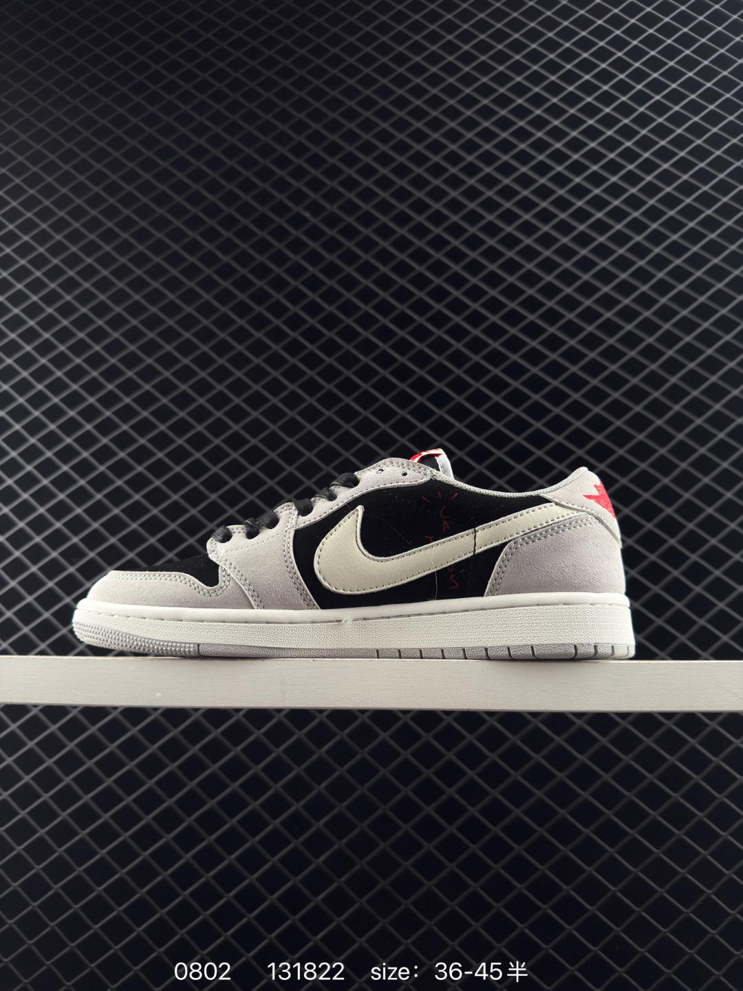 💰210
耐克Travis Scott x Fragment Design x Air Jordan 1 Low OG SP AJ1 乔1 联名 低帮文化休闲板鞋
货号:XZ1268
#多方联名合作融合了Travis Scott 独特的音乐风格,藤原浩个性的设计风格以及Jordan品牌的经典元素 使其成为一双具有独特身份和价值的鞋子 清新而立体的外观加上联名标识更突出了其独特身份 这种配色方案显示出活力和时尚感 在视觉上引人注目 鞋身的质感和细腻的细节处理使其显得高端而格调十足 这款“倒钩”联名是设计与创意完美结合 融合多方的个性风格是一款备受瞩目的潮流鞋款 低帮休闲板鞋 定制鞋盒 大厂纯原品质出货 超高清洁度 皮料切割干净无任何毛边 细节完美
尺码:36 36.5 37.5 38 38.5 39 40 40.5 41 42 42.5 43 44 44.5 45
编码:131822