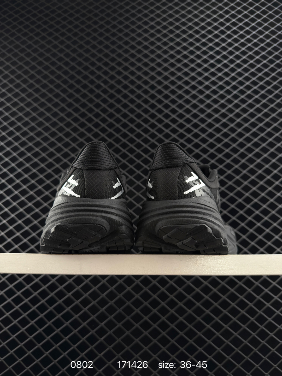 💰230
✅HOKA Stinson 7 低帮专业越野跑步鞋
这款鞋5mm的前后掌落差能让你贴近自然跑的步态 使你的身体对鞋子的缓震和支撑特性依赖变少 从而增加自身的下肢力量 鞋底防滑性能在下坡的石板台阶和原始路面都有很好的表 HOKA血统属性厚底设计 在快速下坡时起到缓震保护作用减少重力给予脚踝 膝部 髋关节等处带来的冲击力
官方货号:1141530
尺码:36 36.5 37.5 38 38.5 39 40 40.5 41 42 42.5 43 44 45
编码:171426
Size:36~45半