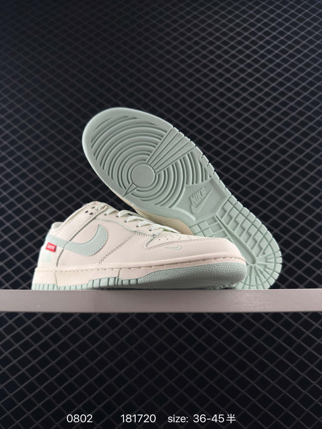 🈴💰198
特价福利🔥NIKE DUNK SB LOW 定制dunk
定制Dunk SB顾名思义,具有经典的Dunk血缘,又注入了更多的时尚元素。相较于普通的Dunk滑板鞋,改良版的Dunk SB加厚了鞋舌的填充,使舒适性大大提升,同时也更方便穿脱;中底部分则加入了脚感柔软舒适Zoom Air气垫,有效吸收滑板等极限运动在落地时带来的冲击力,为街头运动者们提供更好的保护
货号:XX8888 002
尺码:36 36.5 37.5 38 38.5 39 40 40.5 41 42 42.5 43 44 44.5 45
编码:181720
Size:36~45半