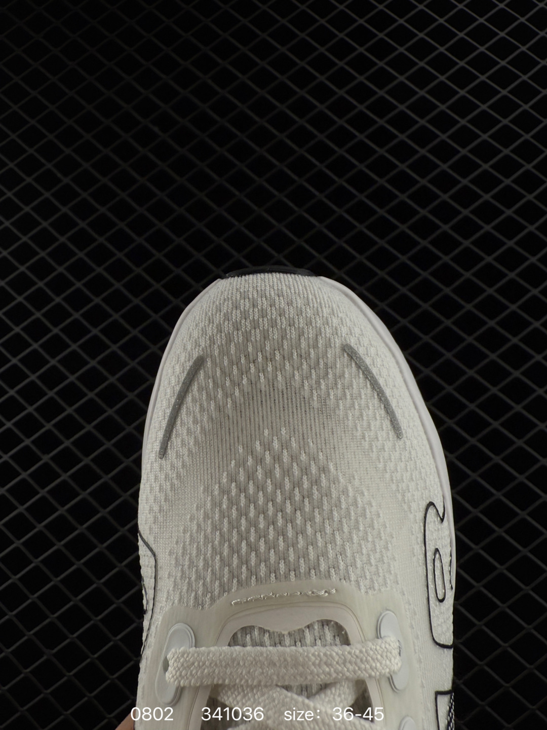 💰290
Nike ZOOM PREMIUM 耐克 飞马 舒适减震防滑 低帮跑步鞋全掌ReactX泡绵中底 前掌和后跟还配备了Air Zoom气垫单元 据说跑起来更快更舒适哦 这次最大的升级点 首次引入了ReactX泡绵 
货号：FN8453 004 
尺码：36-45
编码：341036