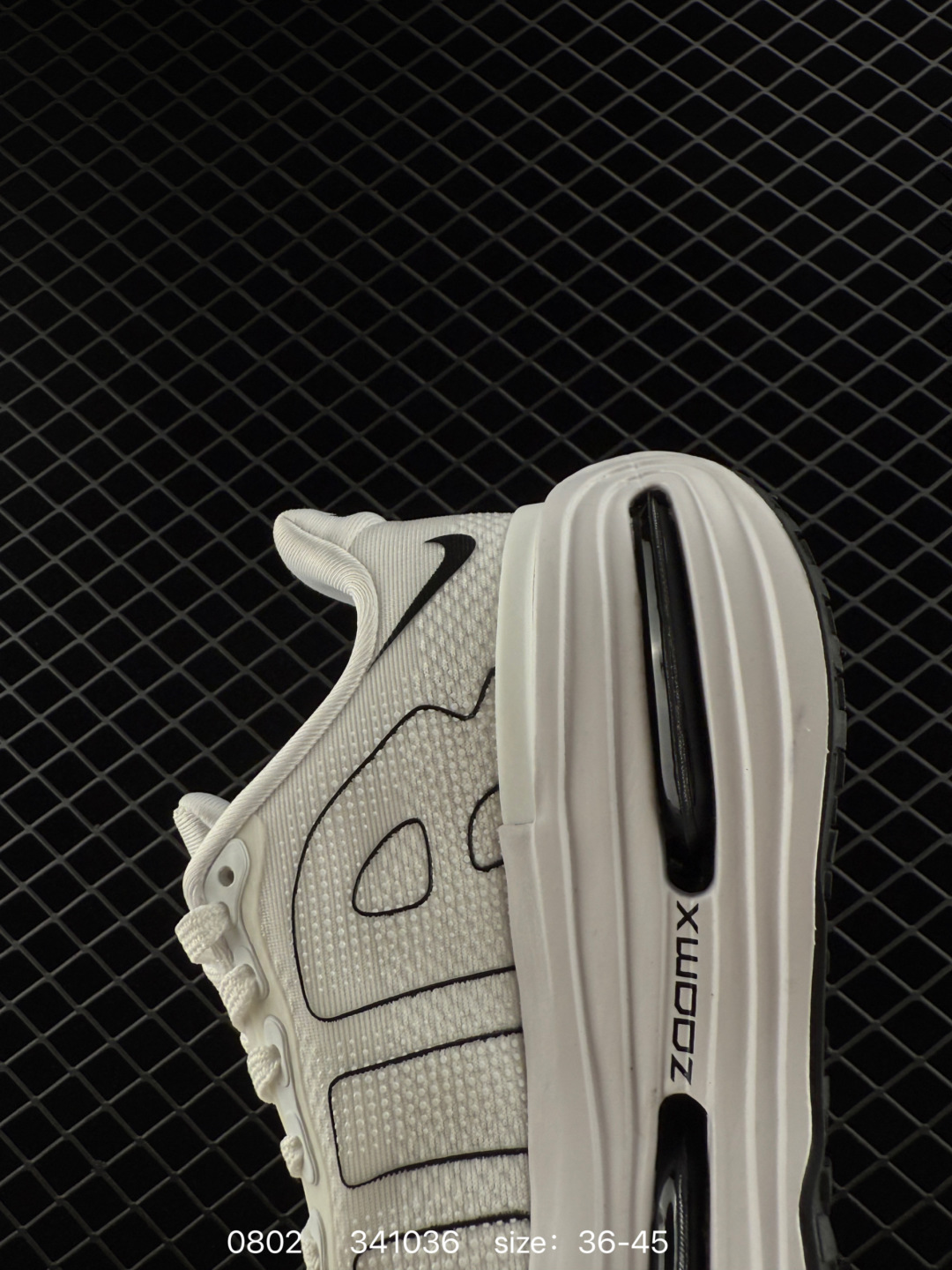 💰290
Nike ZOOM PREMIUM 耐克 飞马 舒适减震防滑 低帮跑步鞋全掌ReactX泡绵中底 前掌和后跟还配备了Air Zoom气垫单元 据说跑起来更快更舒适哦 这次最大的升级点 首次引入了ReactX泡绵 
货号：FN8453 004 
尺码：36-45
编码：341036
